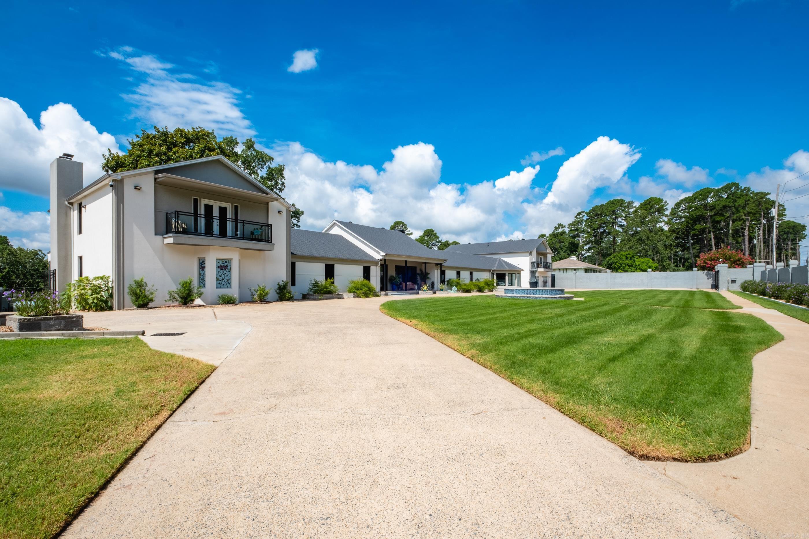 4 Robinwood Drive Property Photo 2