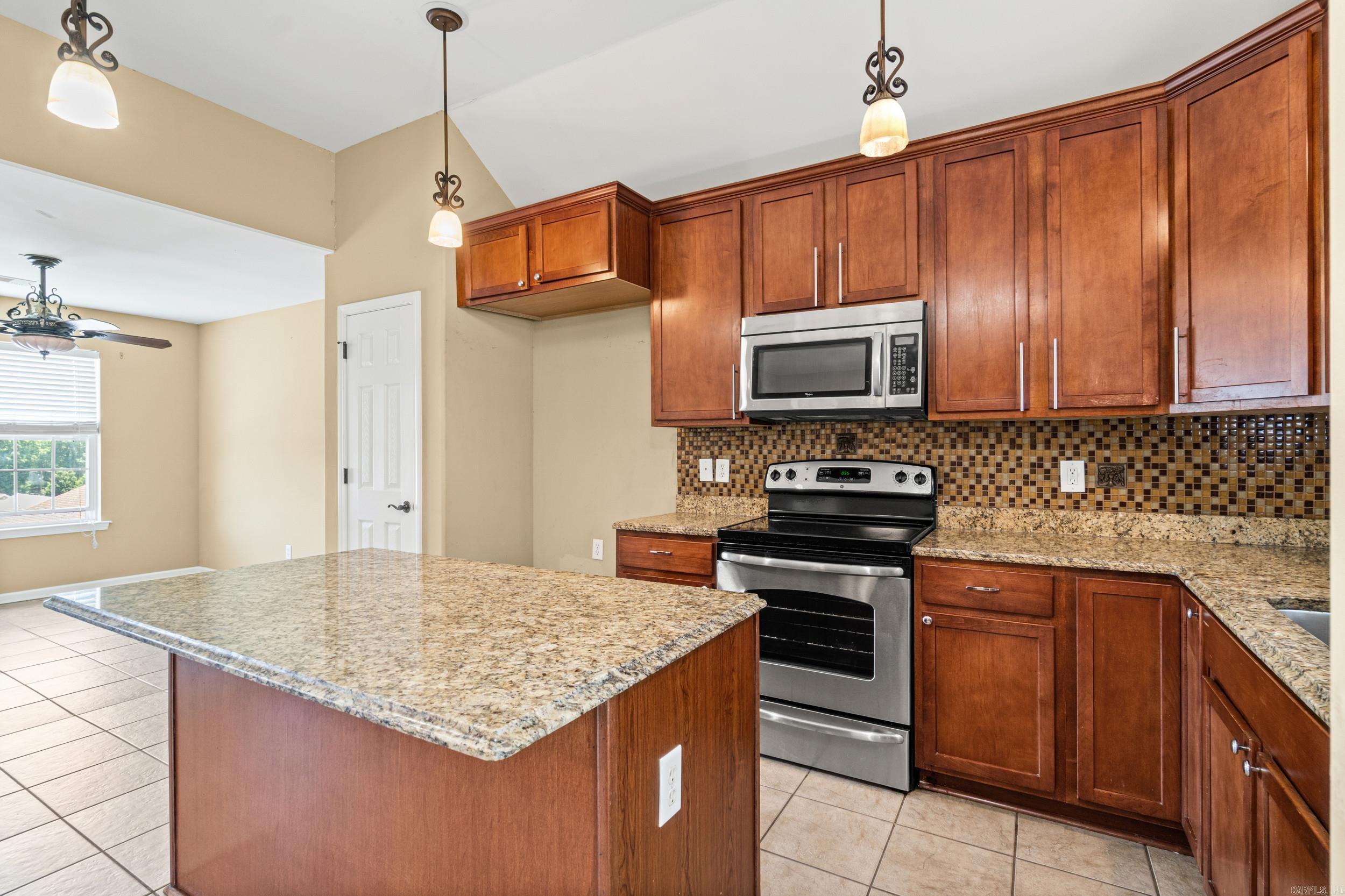 1007 Clinton Court Property Photo 5