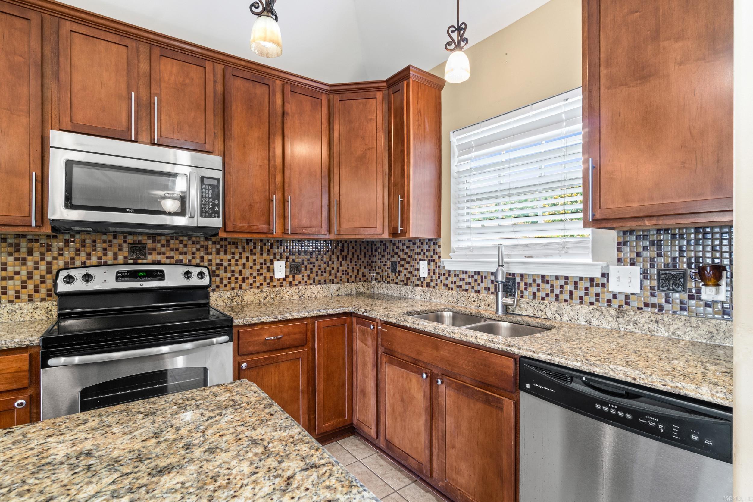1007 Clinton Court Property Photo 6