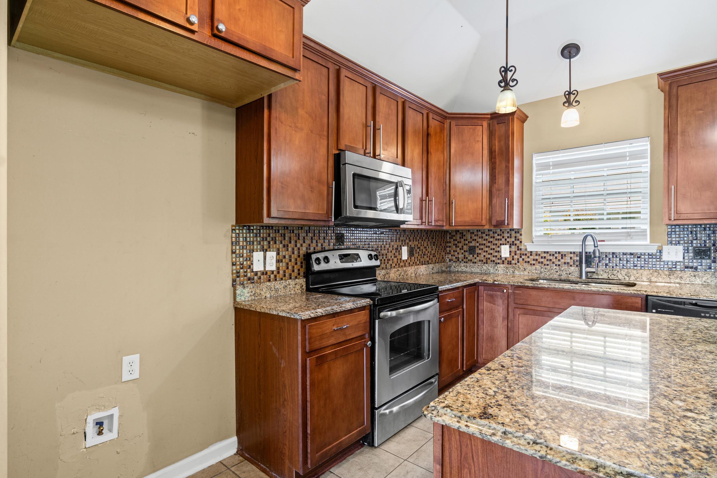 1007 Clinton Court Property Photo 8