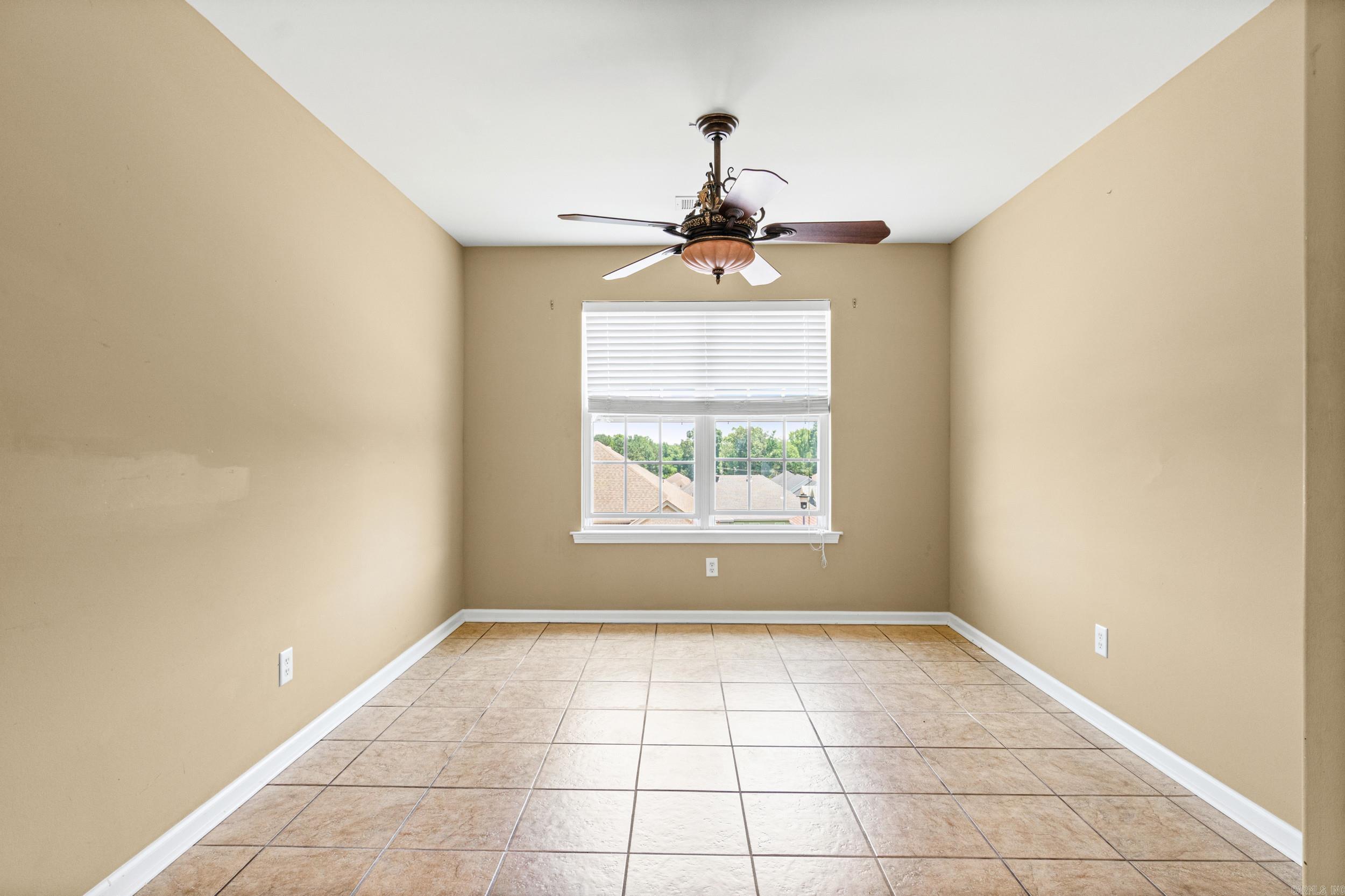 1007 Clinton Court Property Photo 10