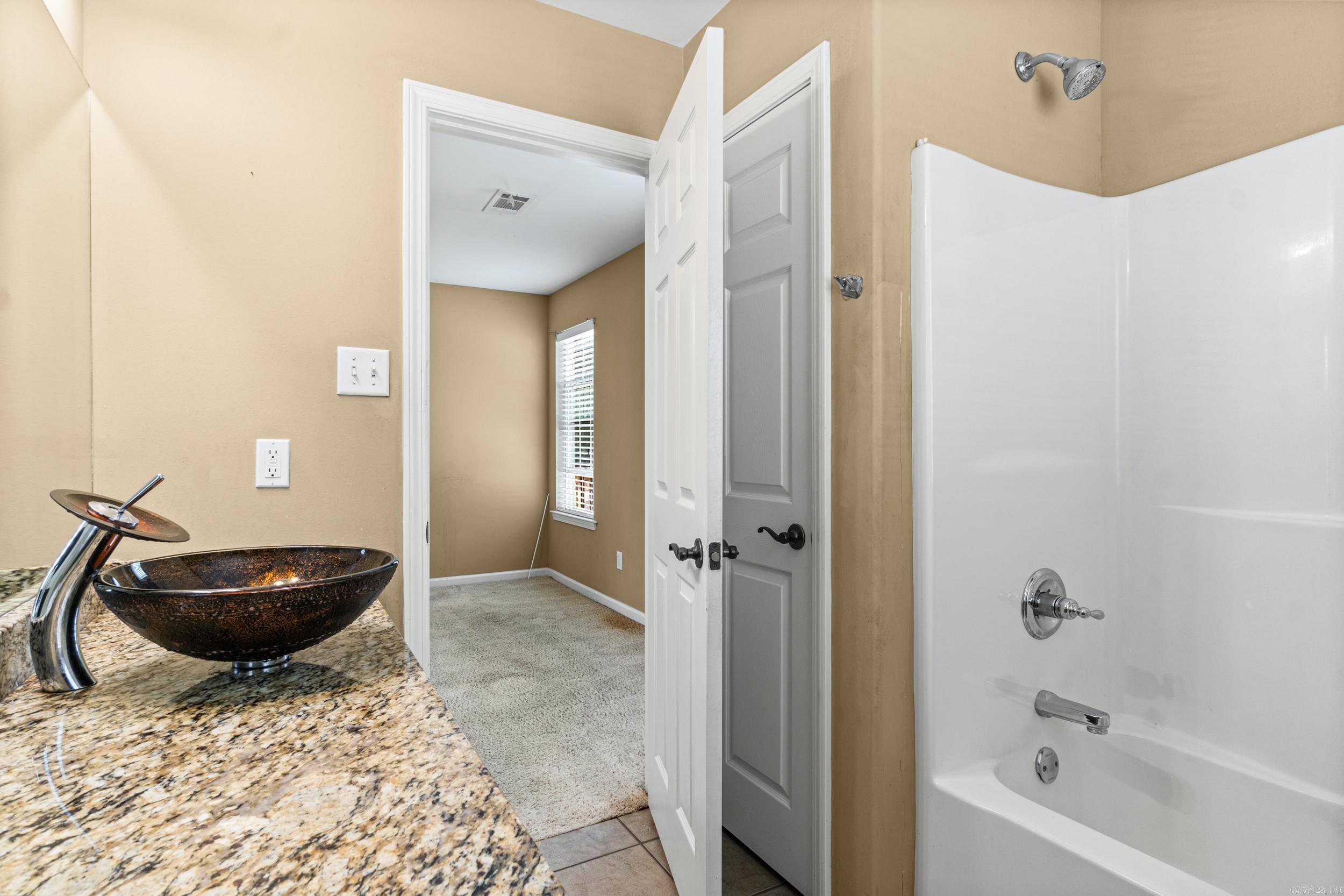 1007 Clinton Court Property Photo 14
