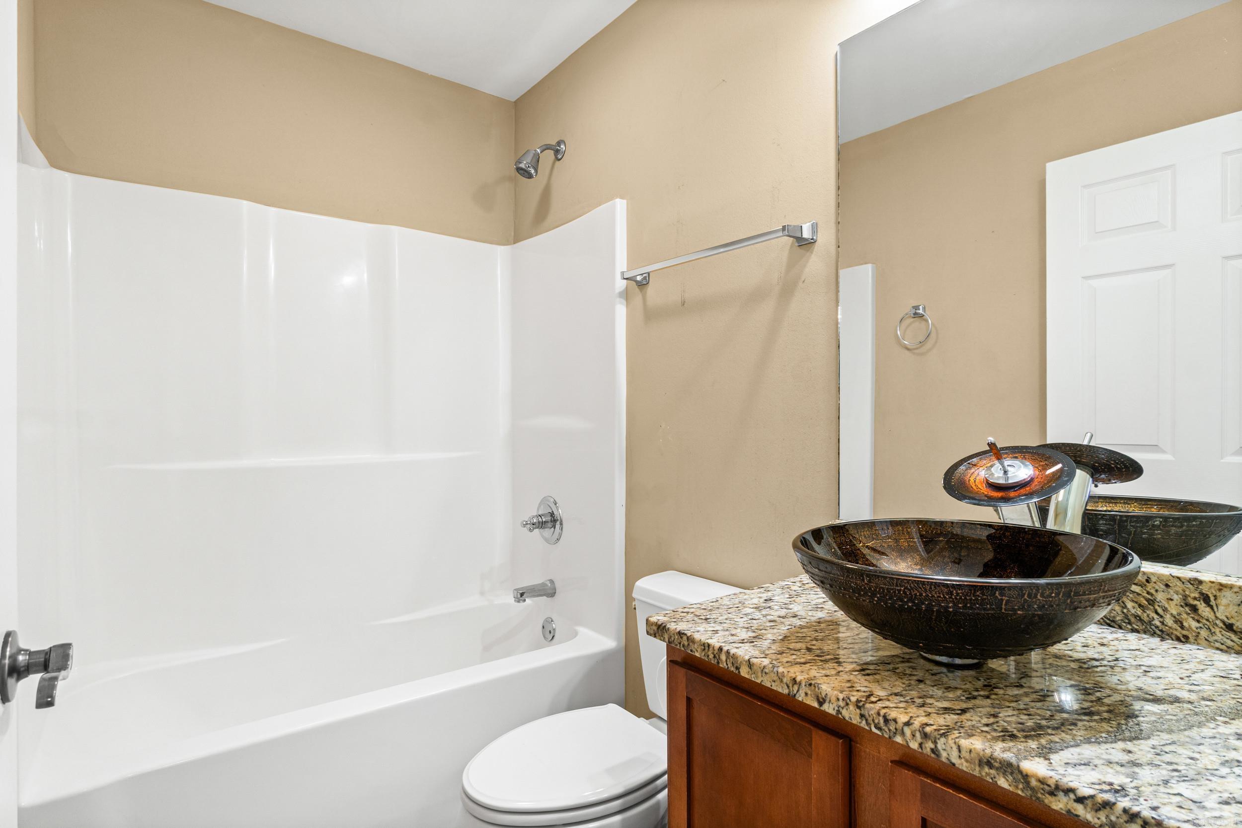 1007 Clinton Court Property Photo 17
