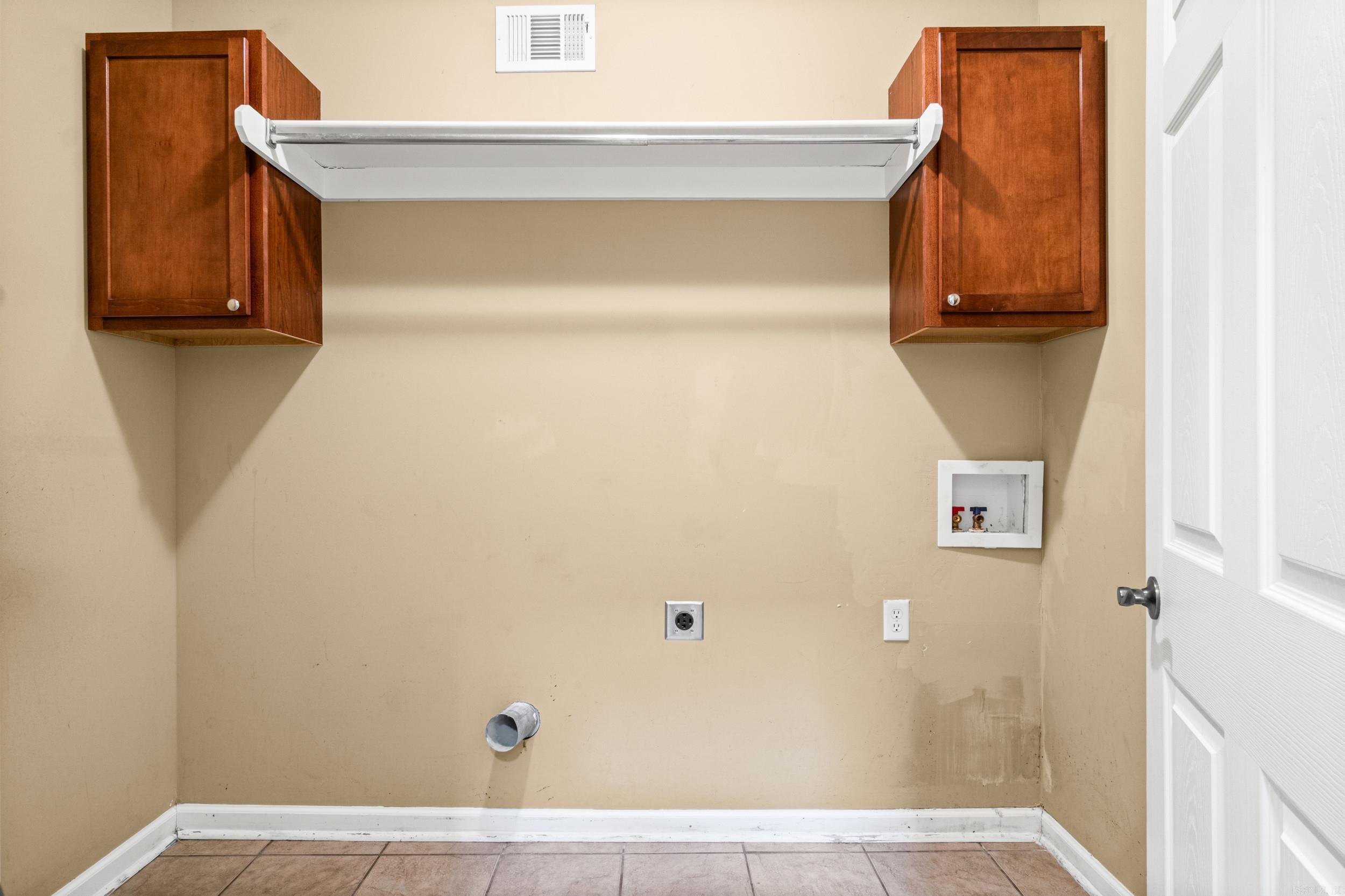 1007 Clinton Court Property Photo 18