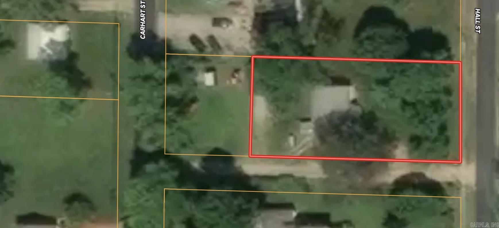 301 Hall St Property Photo 2