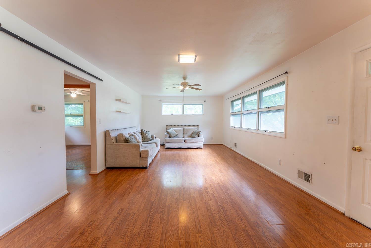 301 Hall St Property Photo 3