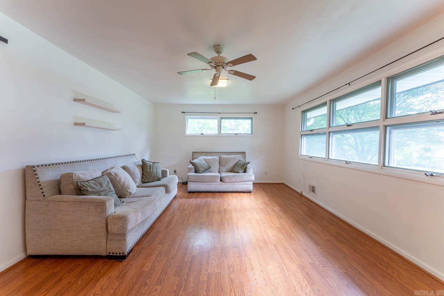 301 Hall St Property Photo 9