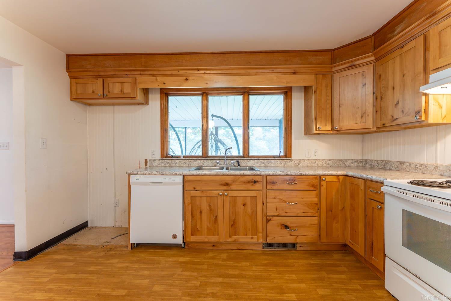 301 Hall St Property Photo 10