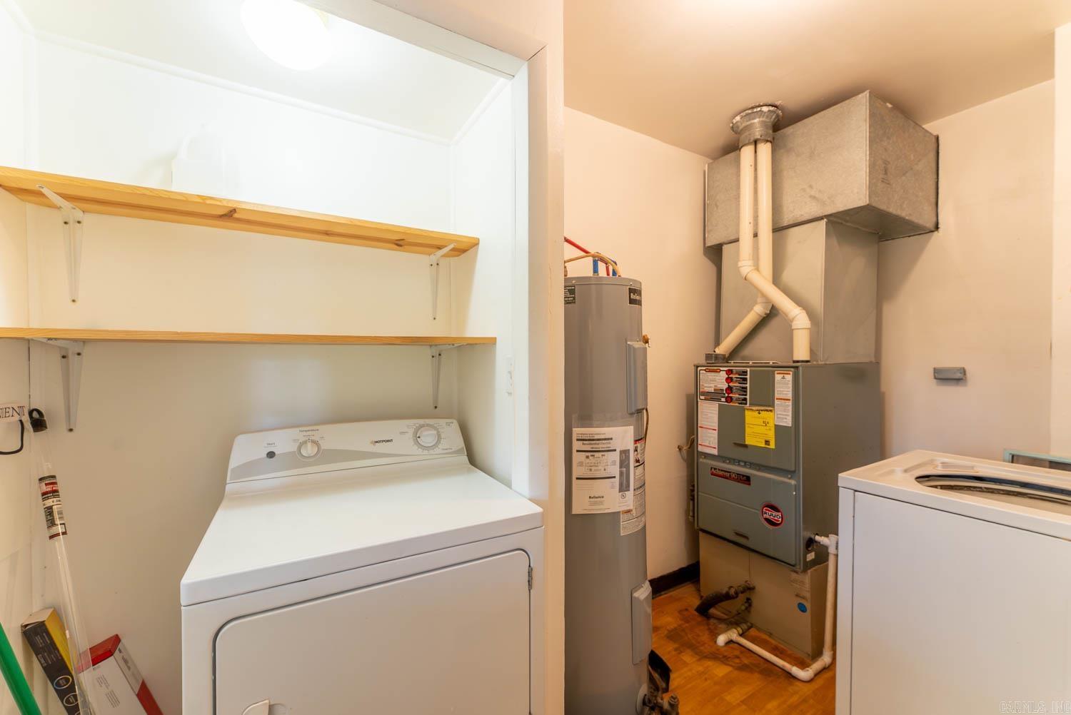 301 Hall St Property Photo 12