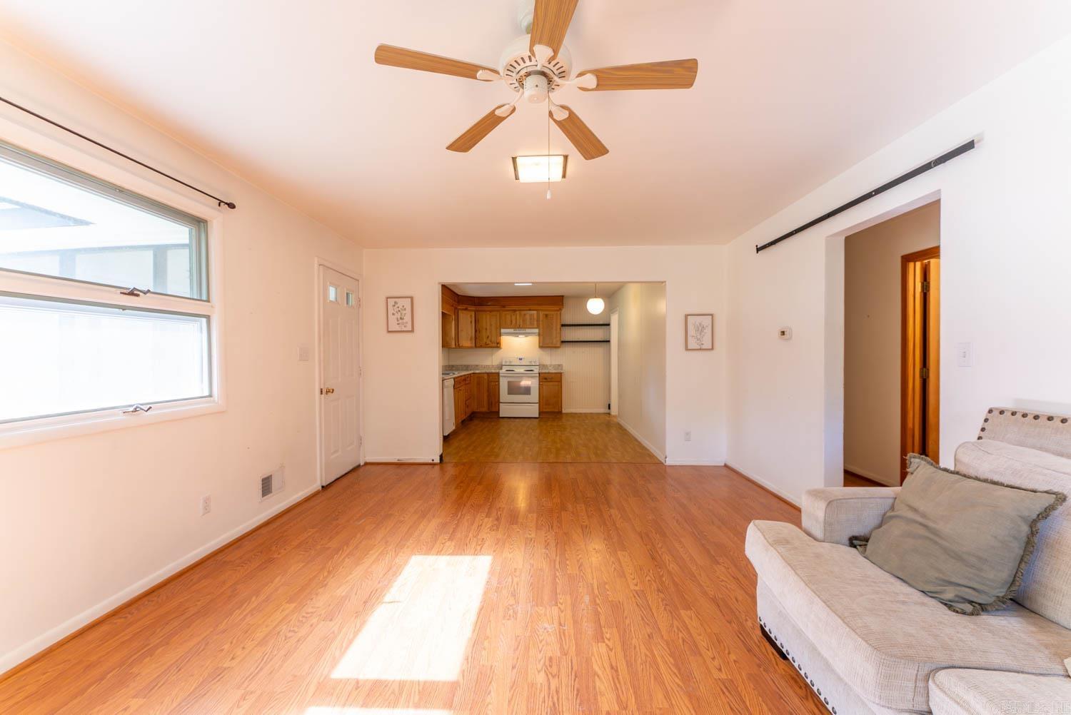 301 Hall St Property Photo 13