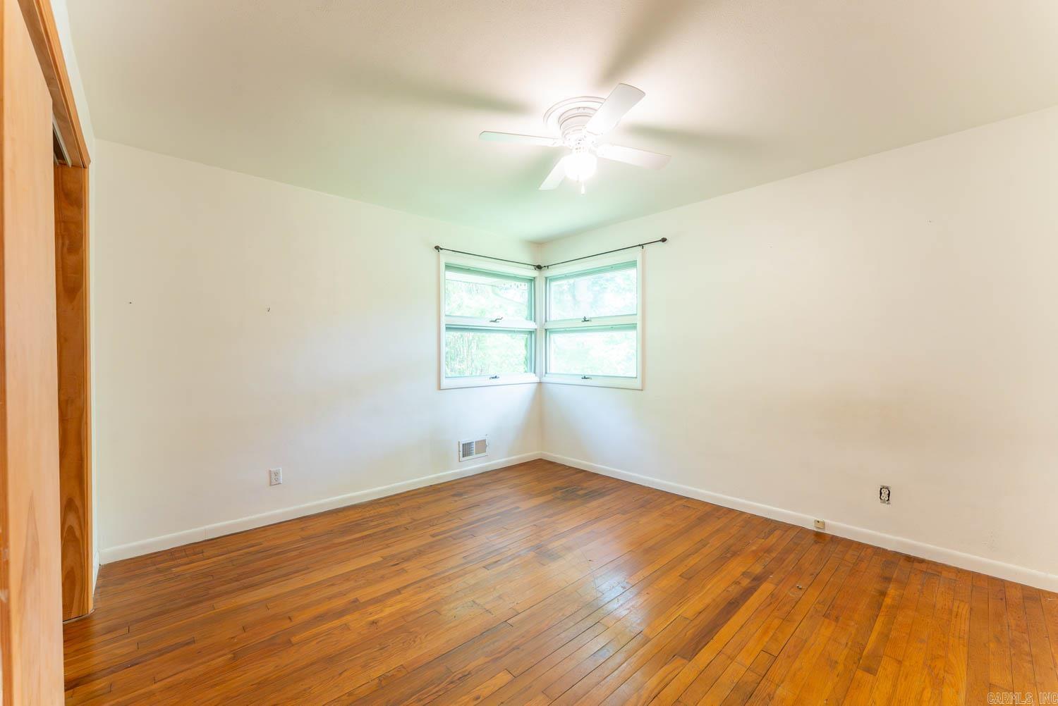 301 Hall St Property Photo 14