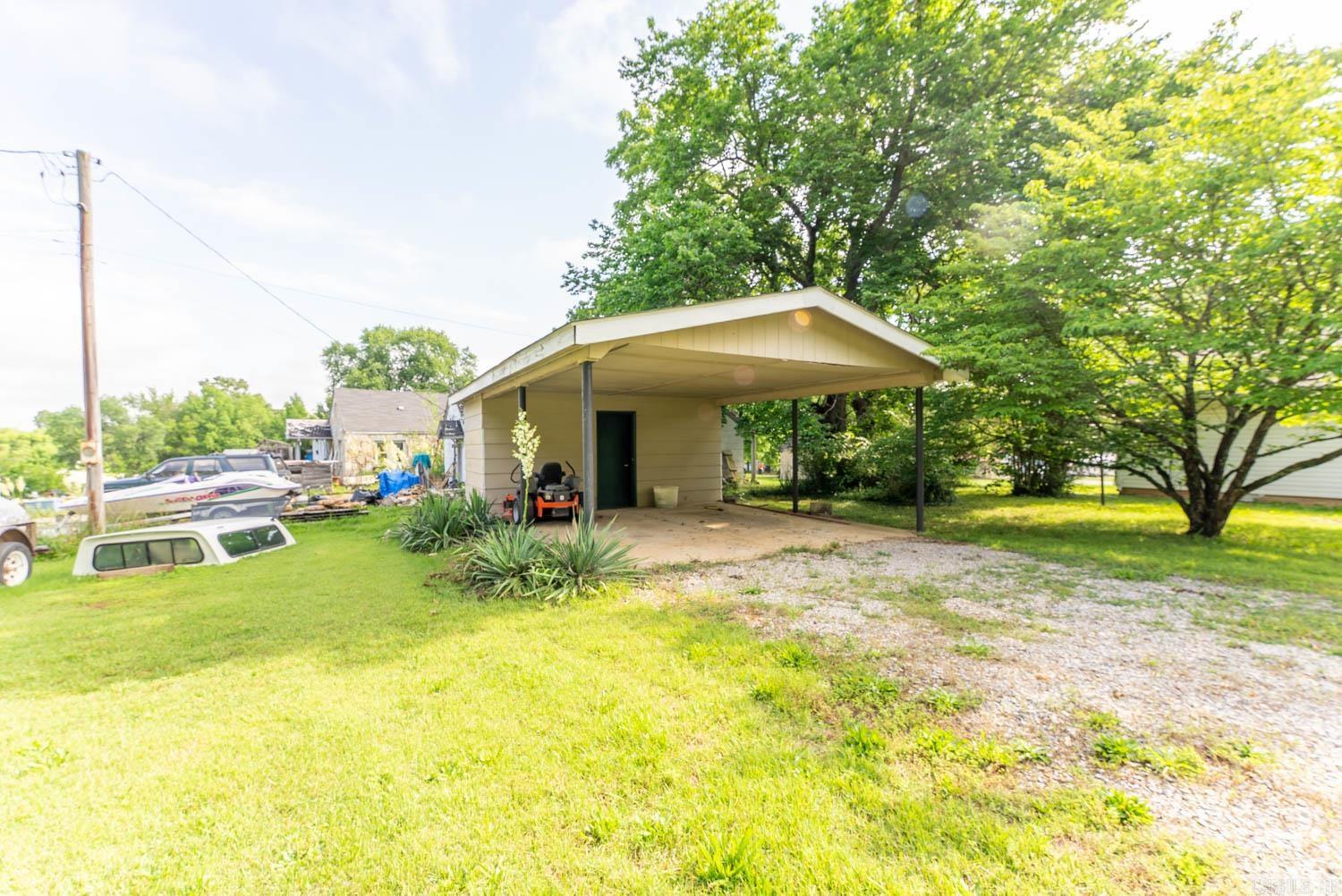 301 Hall St Property Photo 22