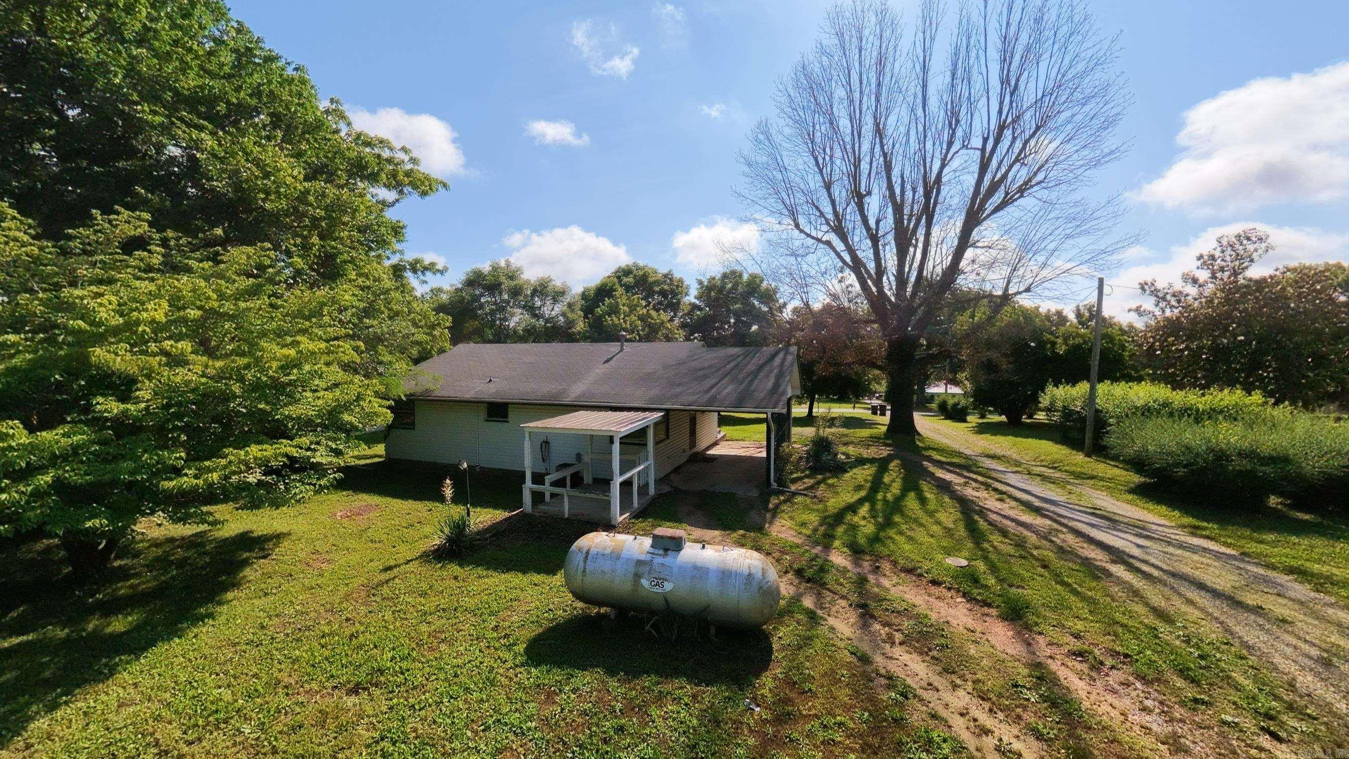 301 Hall St Property Photo 25