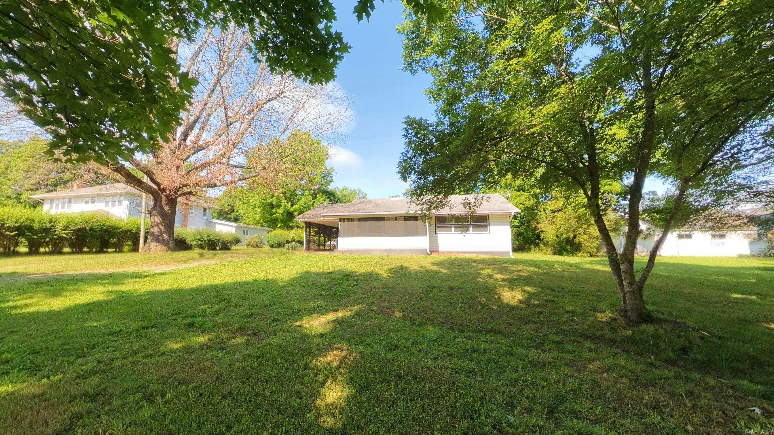 301 Hall St Property Photo 26