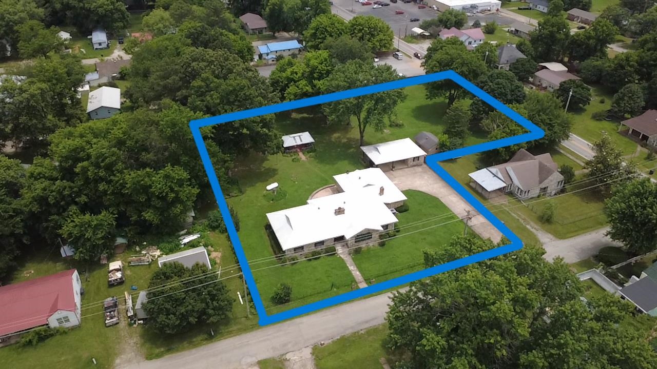 111 Oak Street Property Photo 1