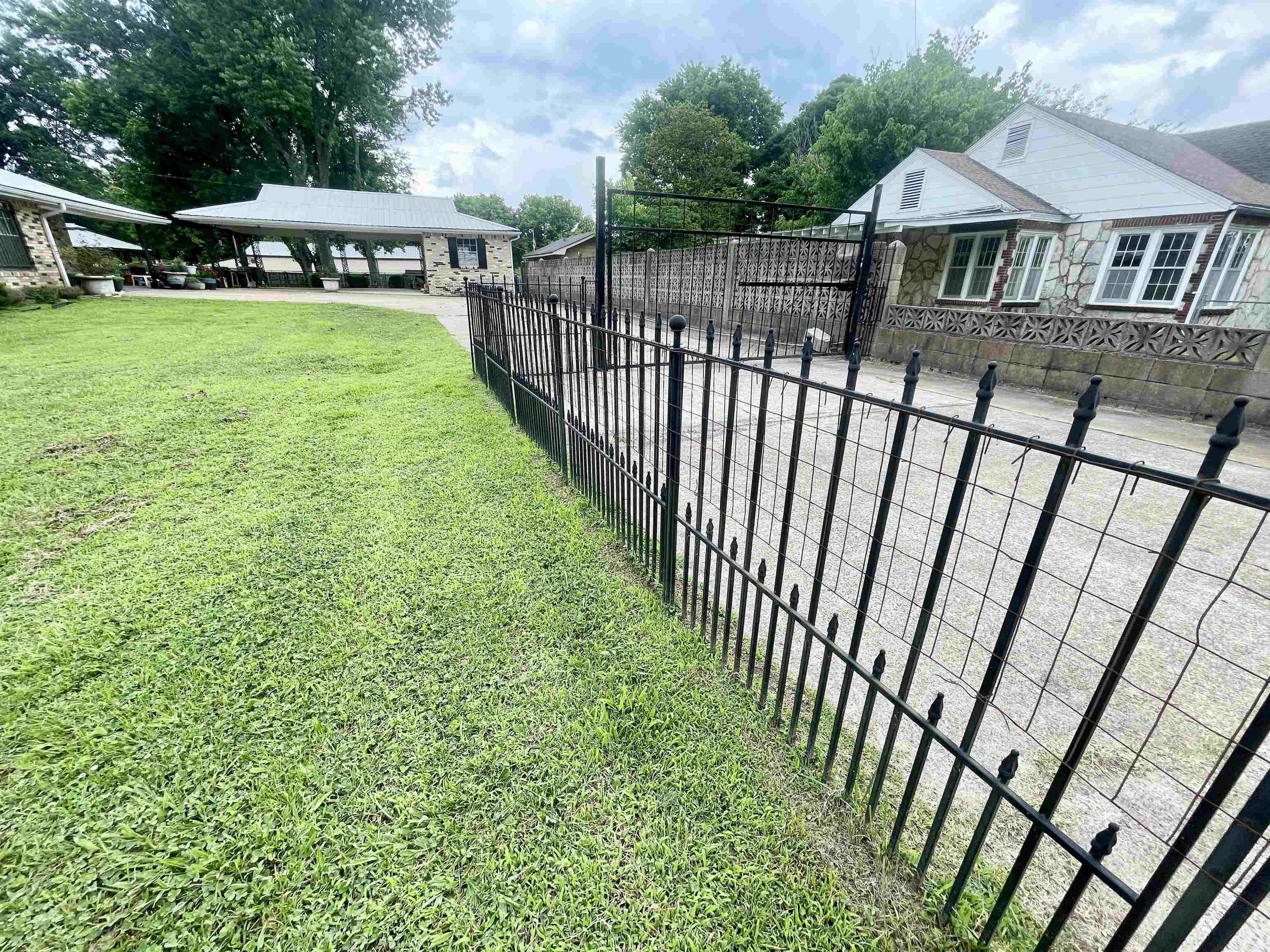 111 Oak Street Property Photo 3