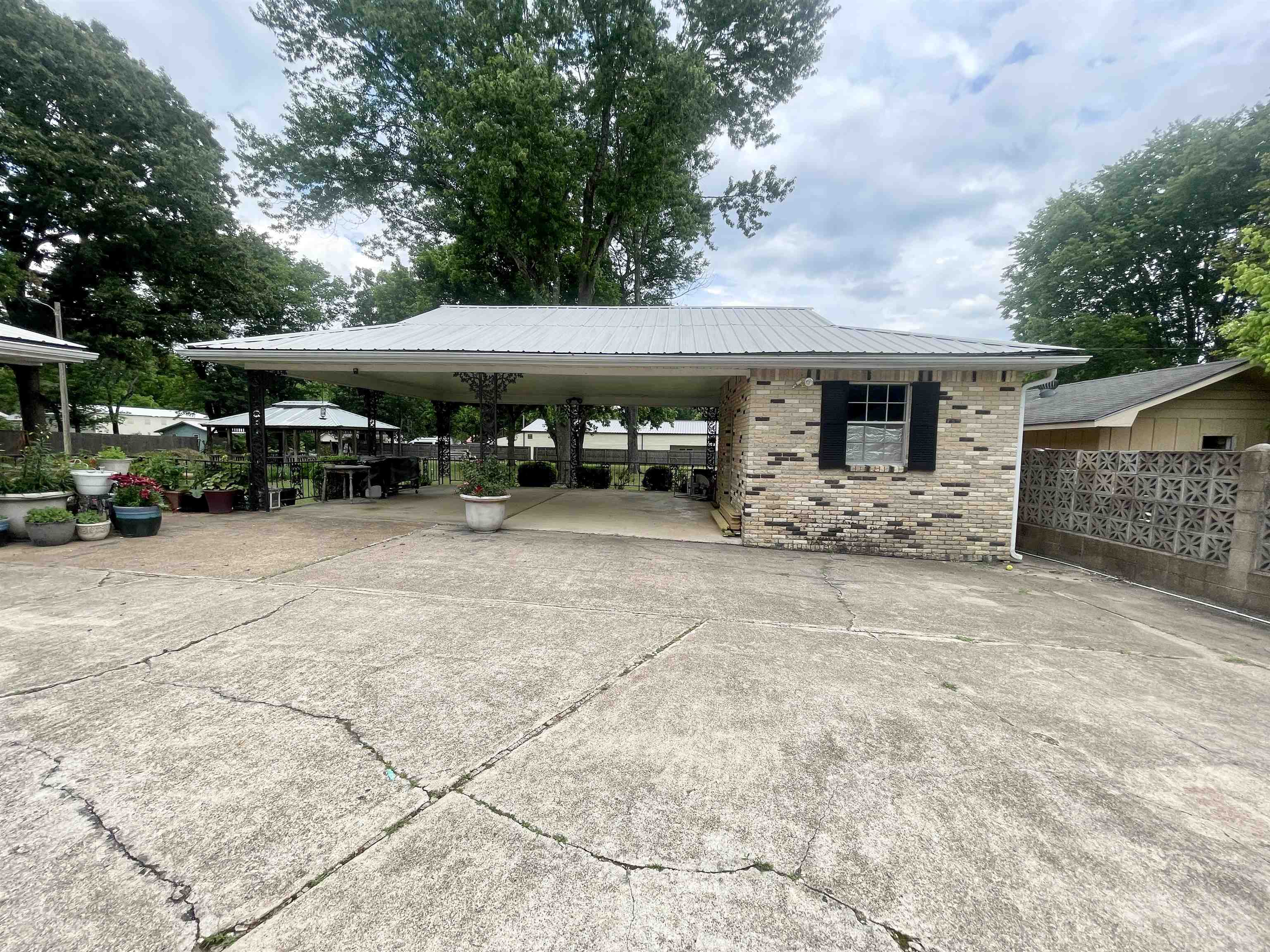 111 Oak Street Property Photo 10