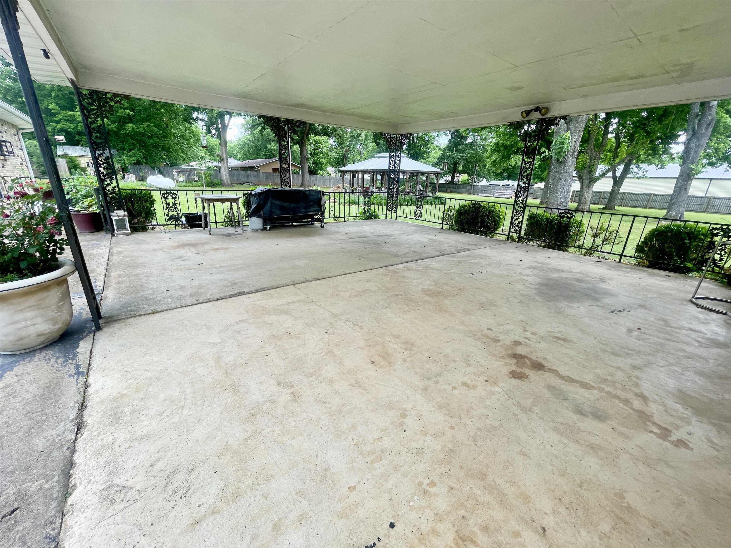 111 Oak Street Property Photo 11