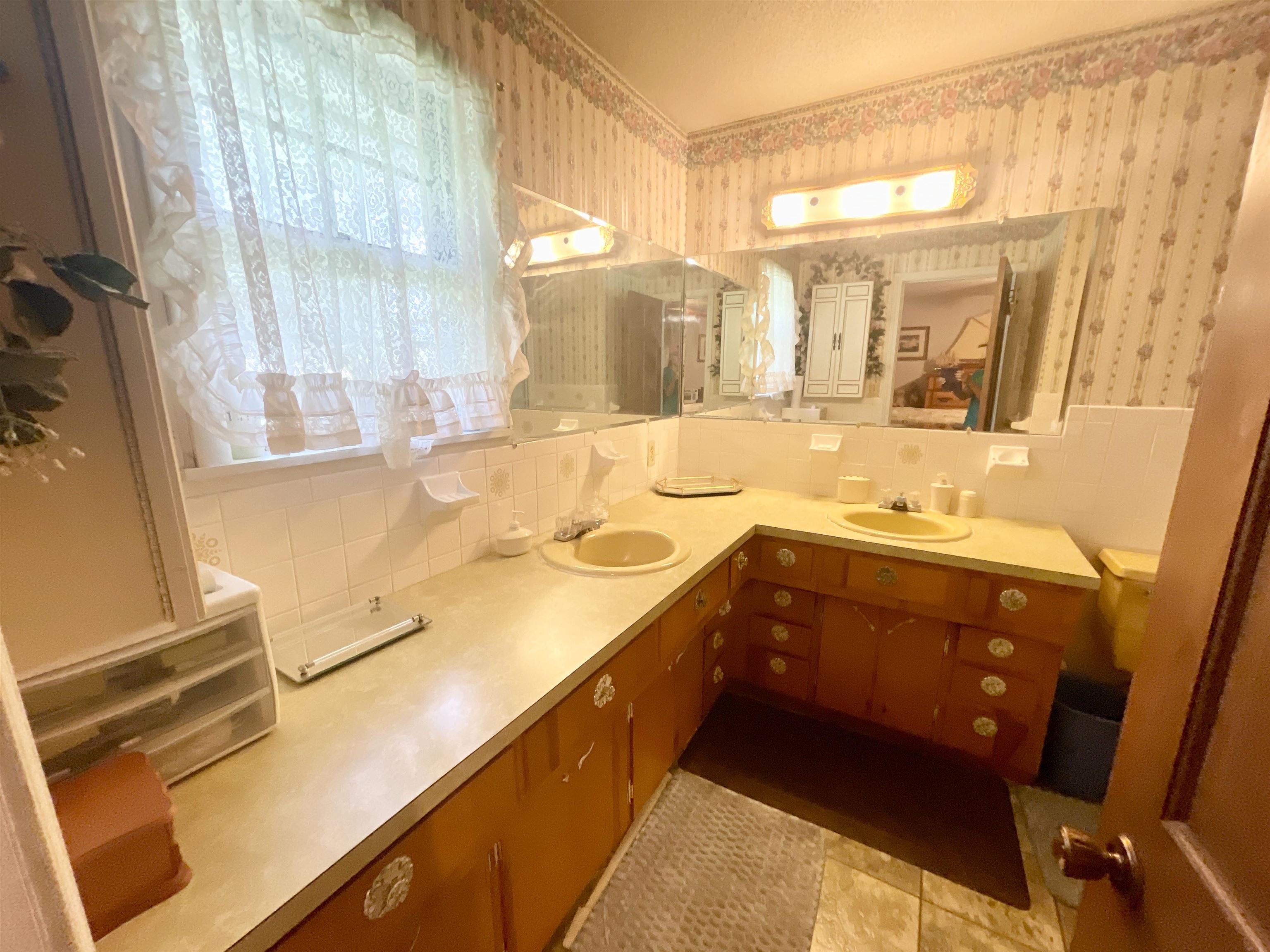 111 Oak Street Property Photo 21