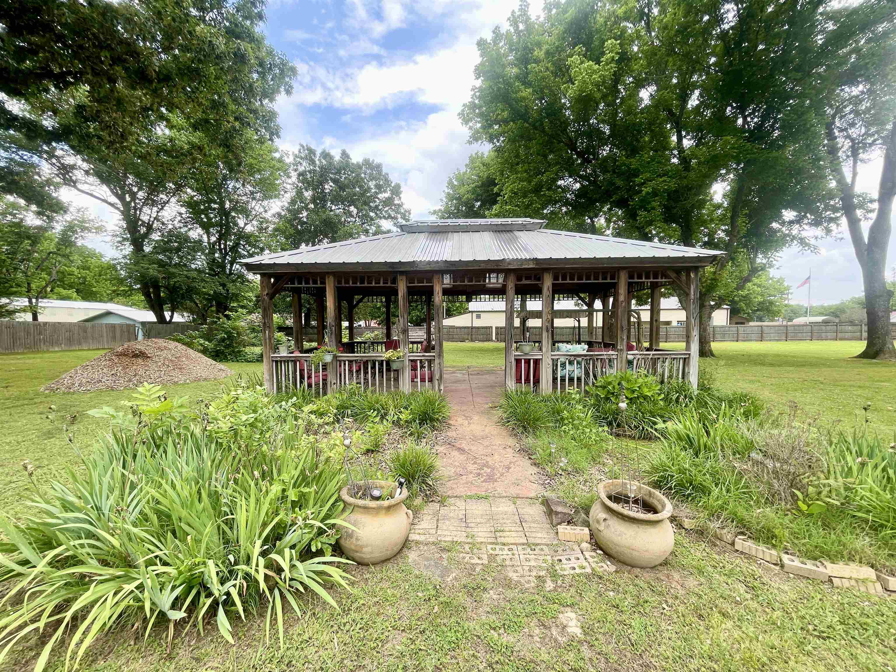 111 Oak Street Property Photo 38