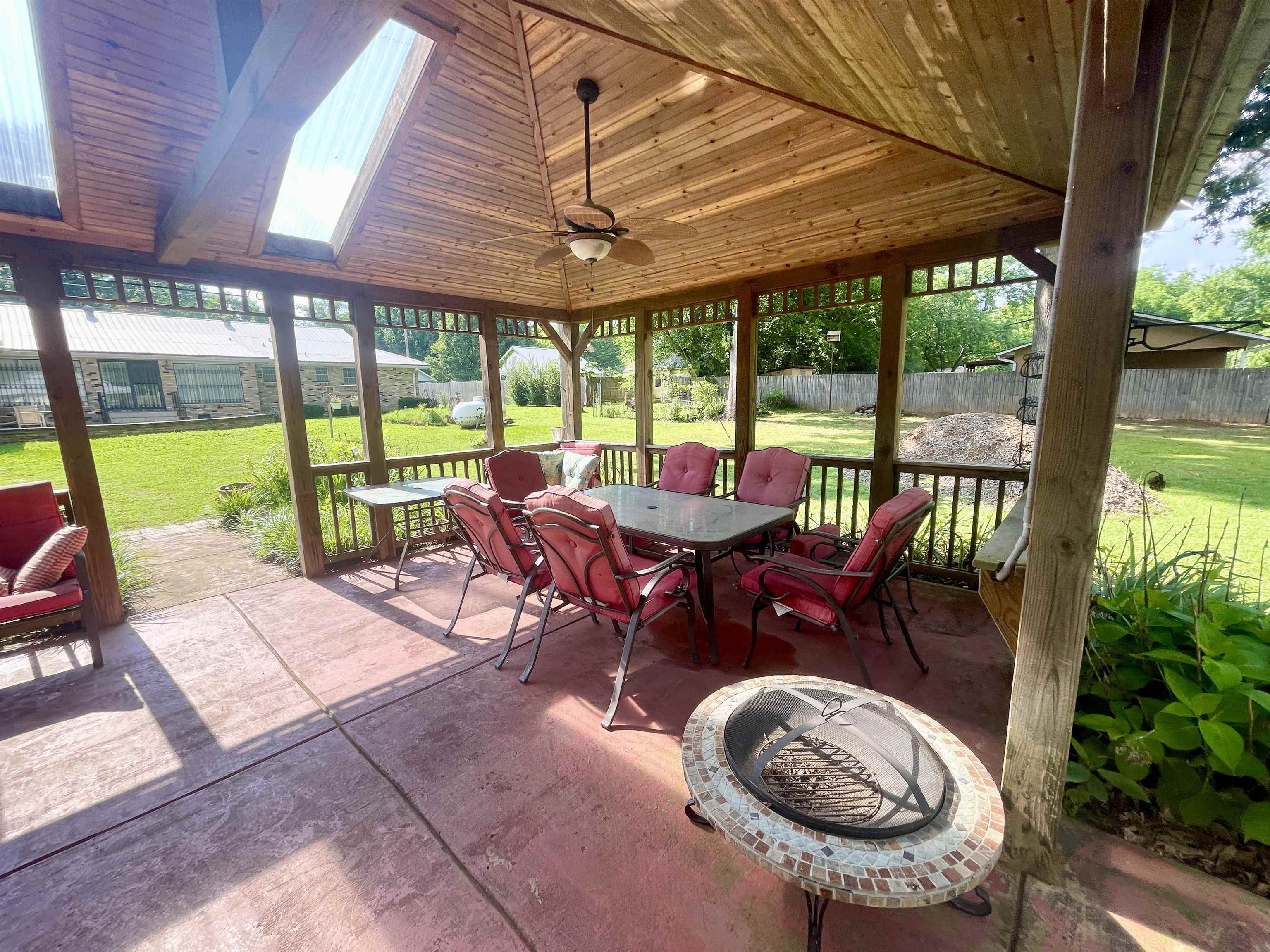 111 Oak Street Property Photo 40