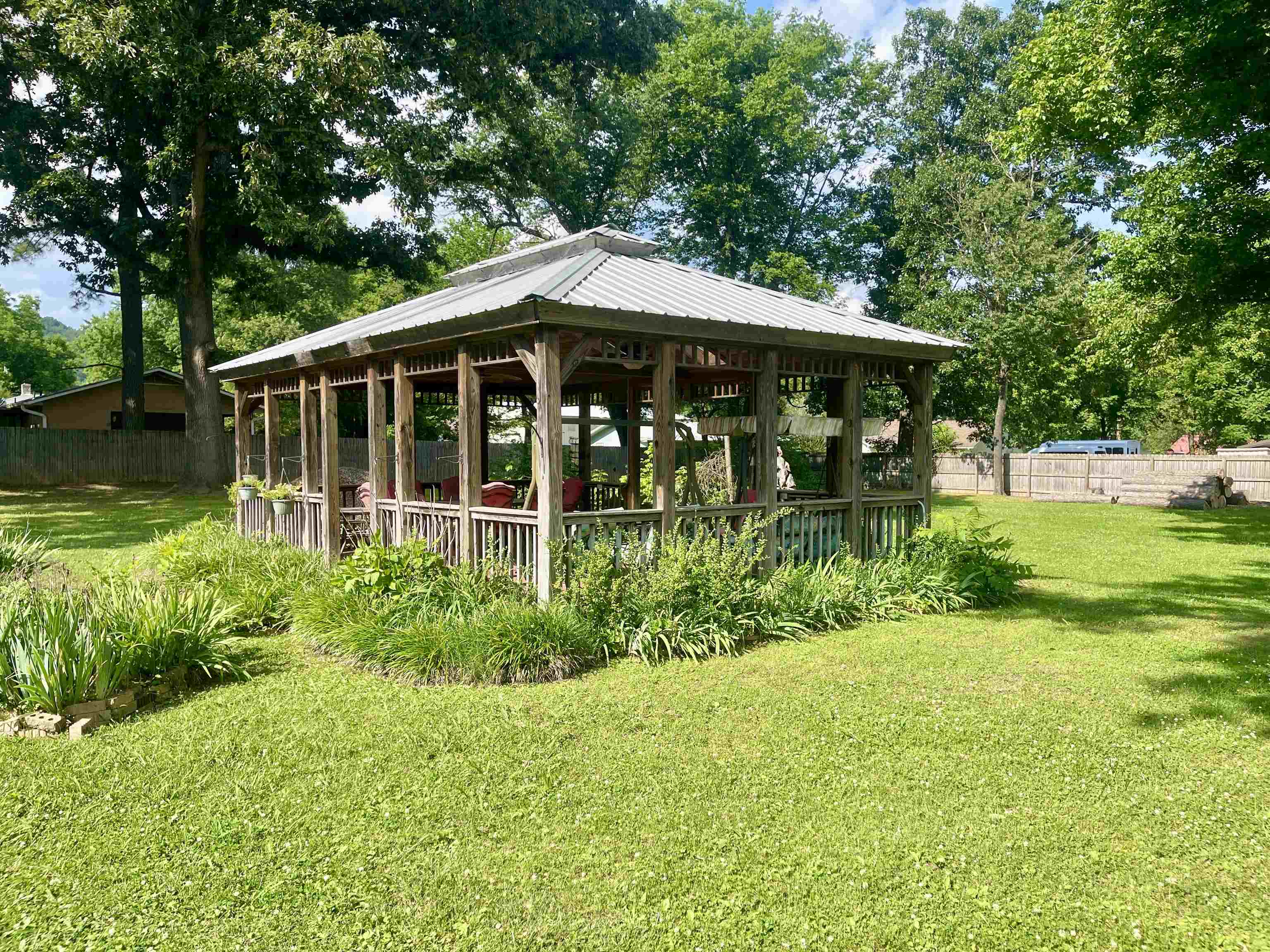 111 Oak Street Property Photo 43