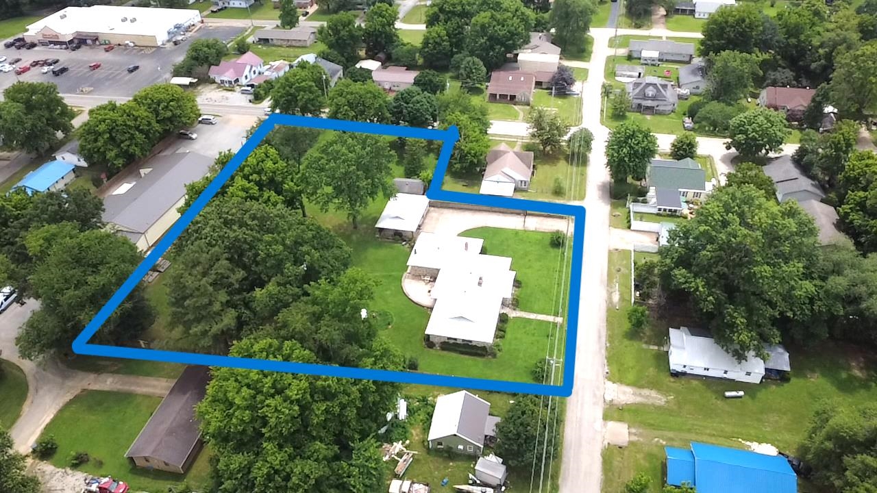 111 Oak Street Property Photo 49