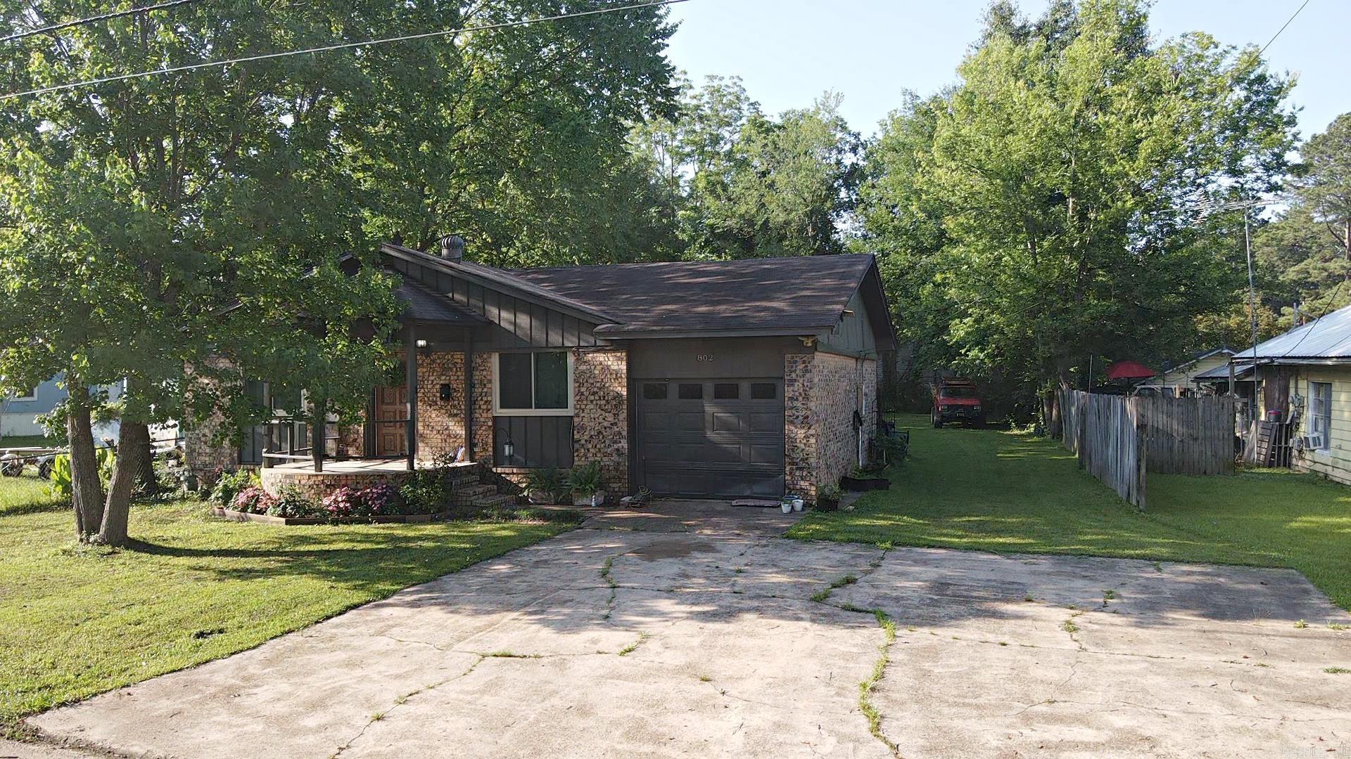 802 E Maple Street Property Photo 7
