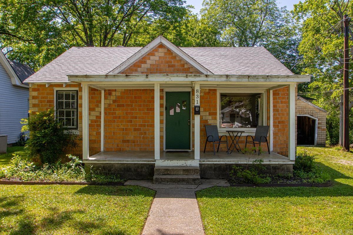 831 Center Street Property Photo 1