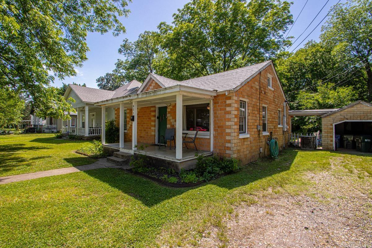 831 Center Street Property Photo 4