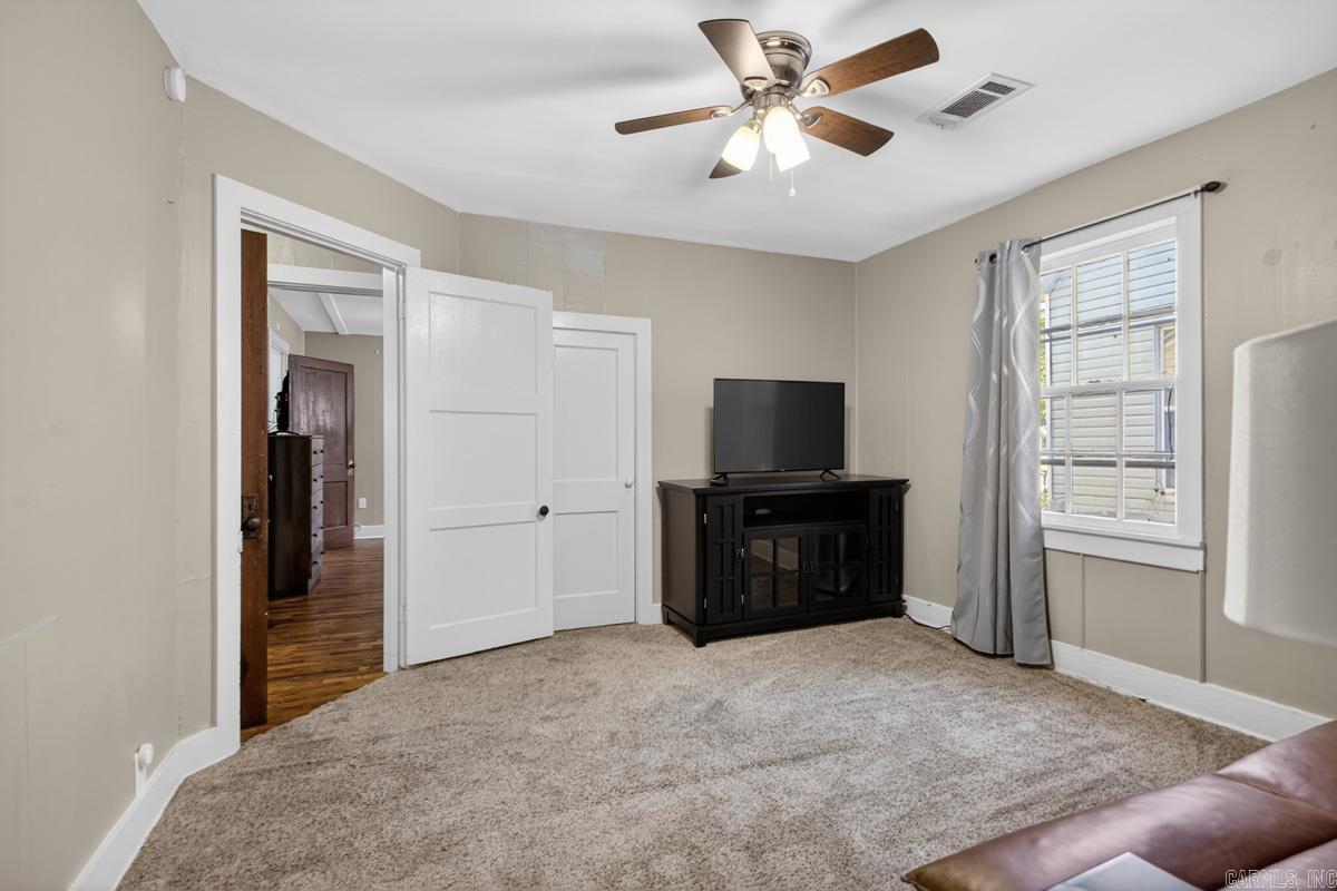 831 Center Street Property Photo 15