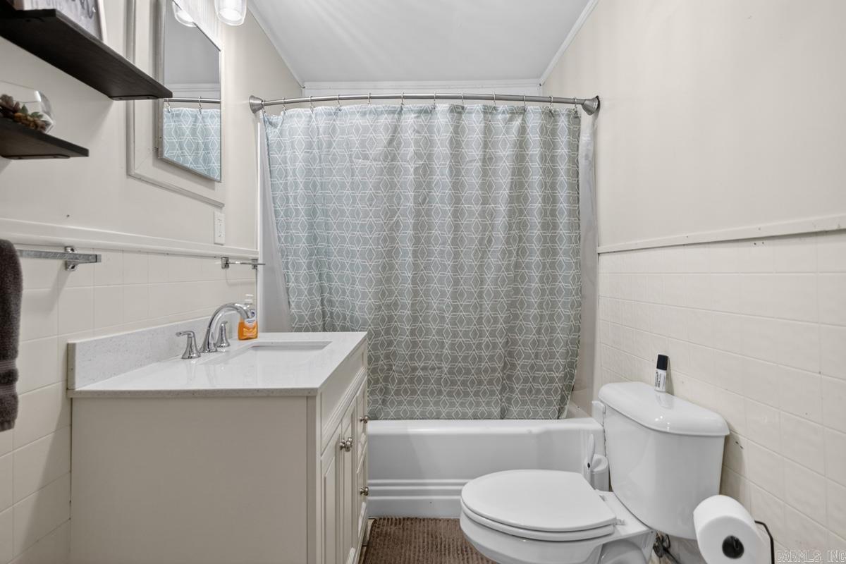 831 Center Street Property Photo 16
