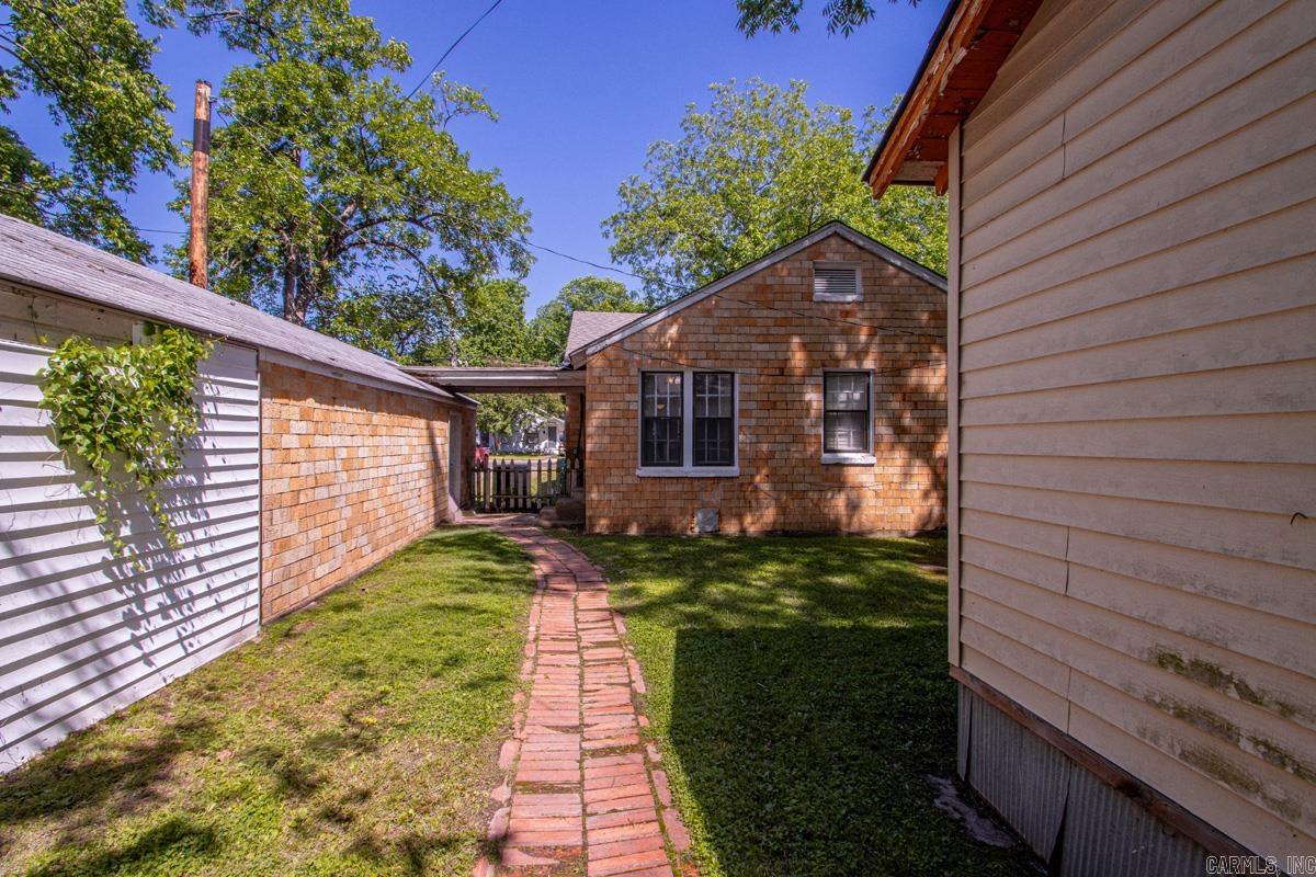 831 Center Street Property Photo 23