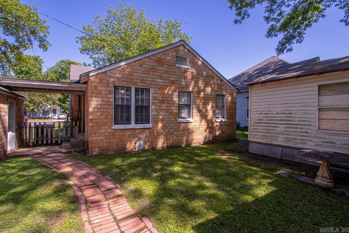831 Center Street Property Photo 24