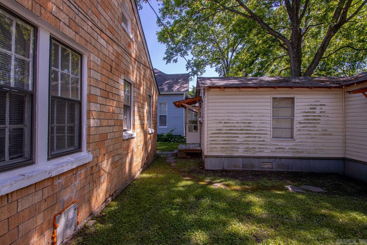 831 Center Street Property Photo 25