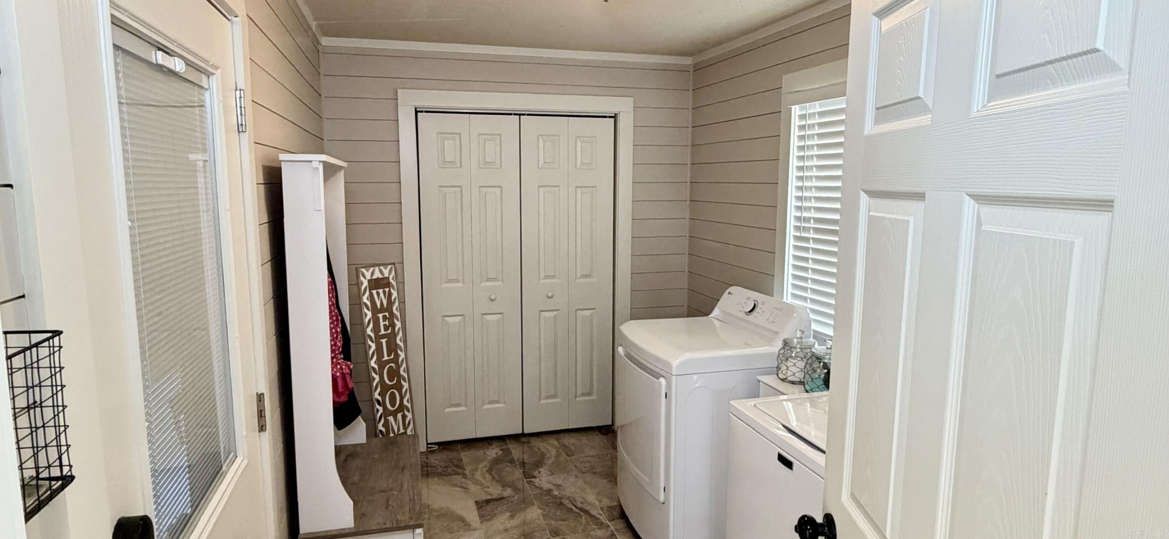 2060 Center Street Property Photo 12