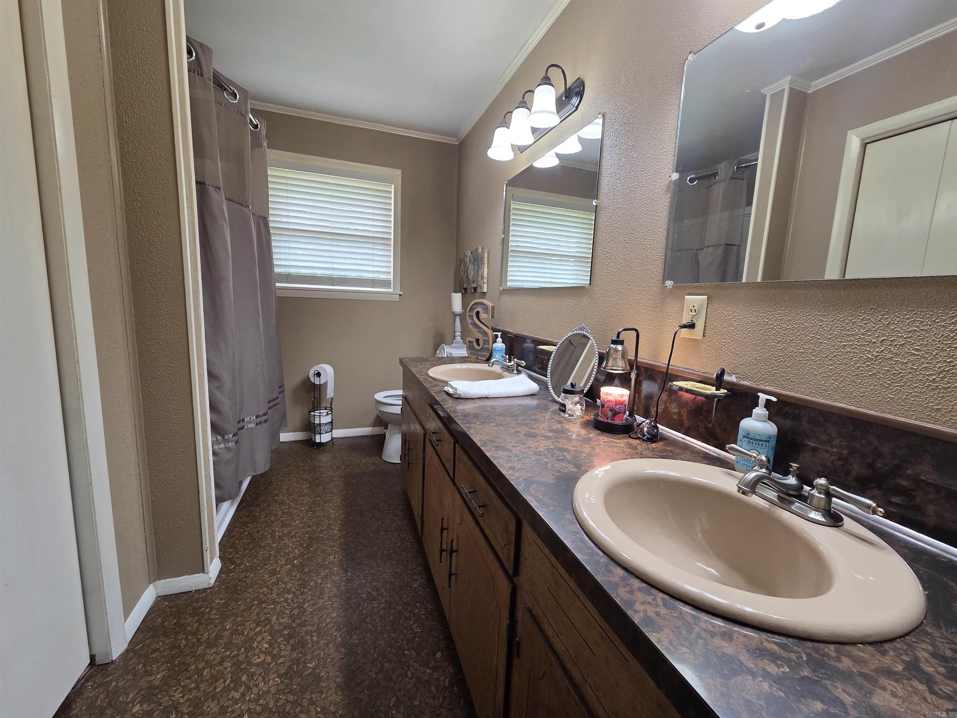 2060 Center Street Property Photo 14