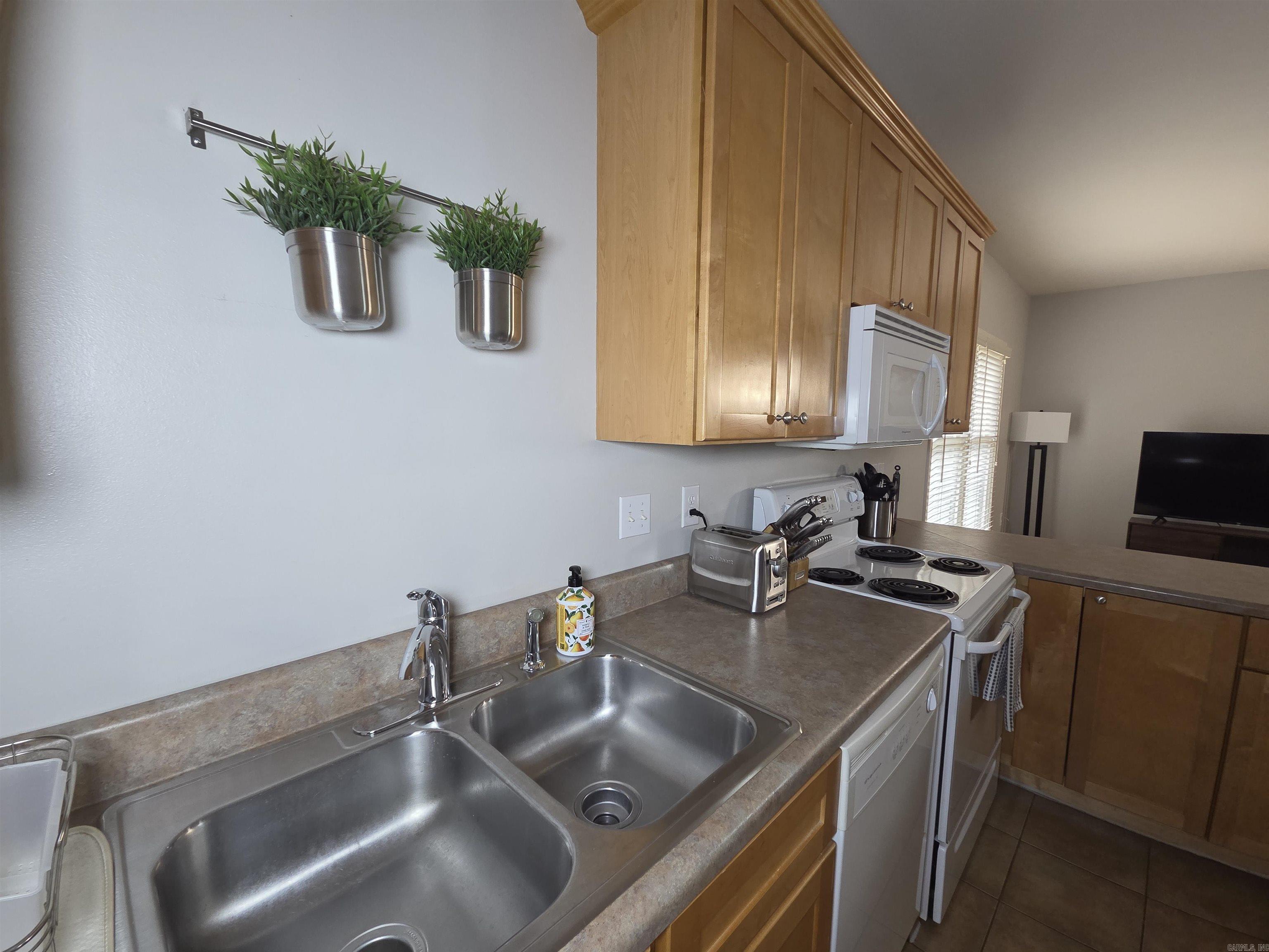 515 E Capitol Avenue 204 Property Photo 9