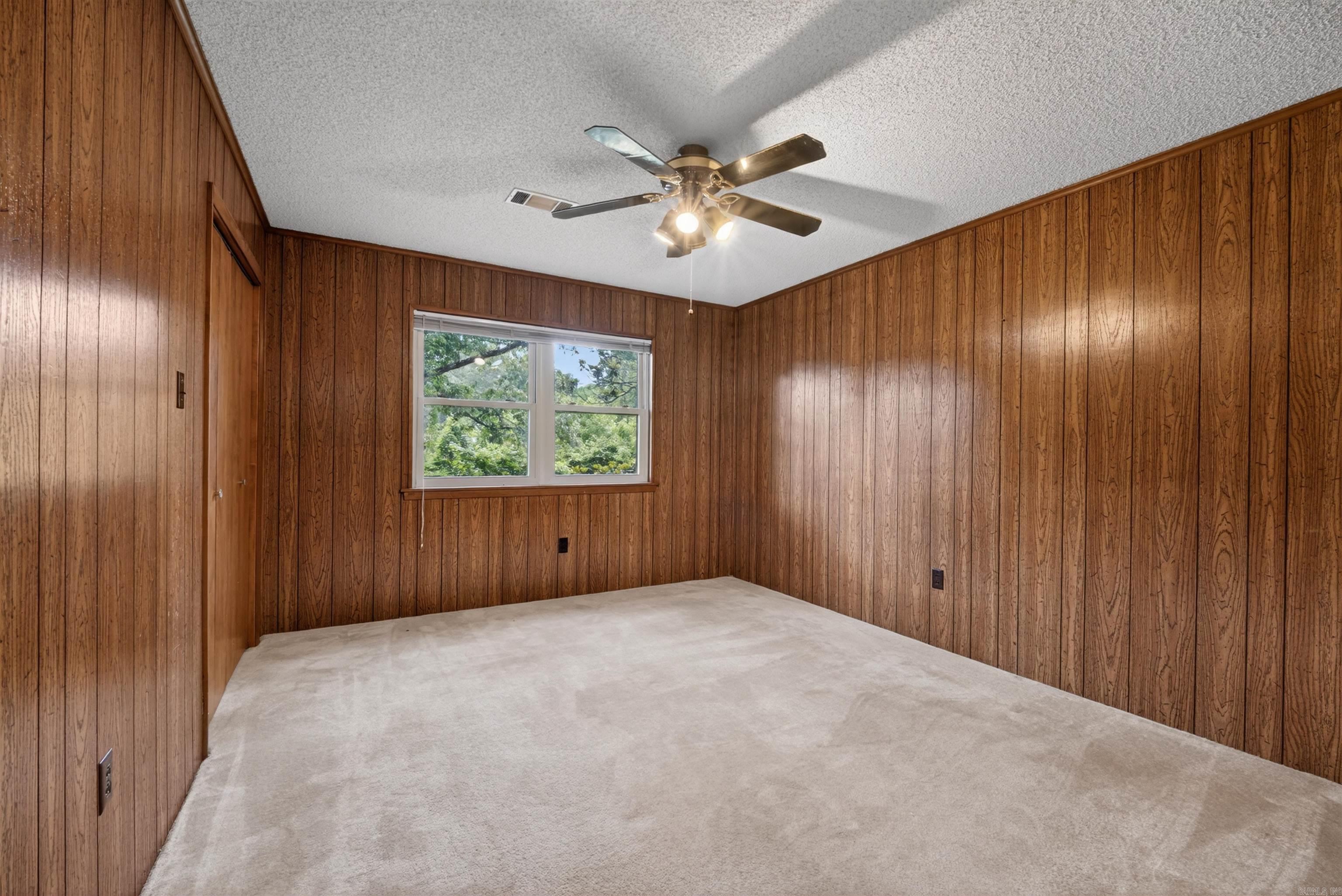 1540 Valley View Drive Property Photo 12
