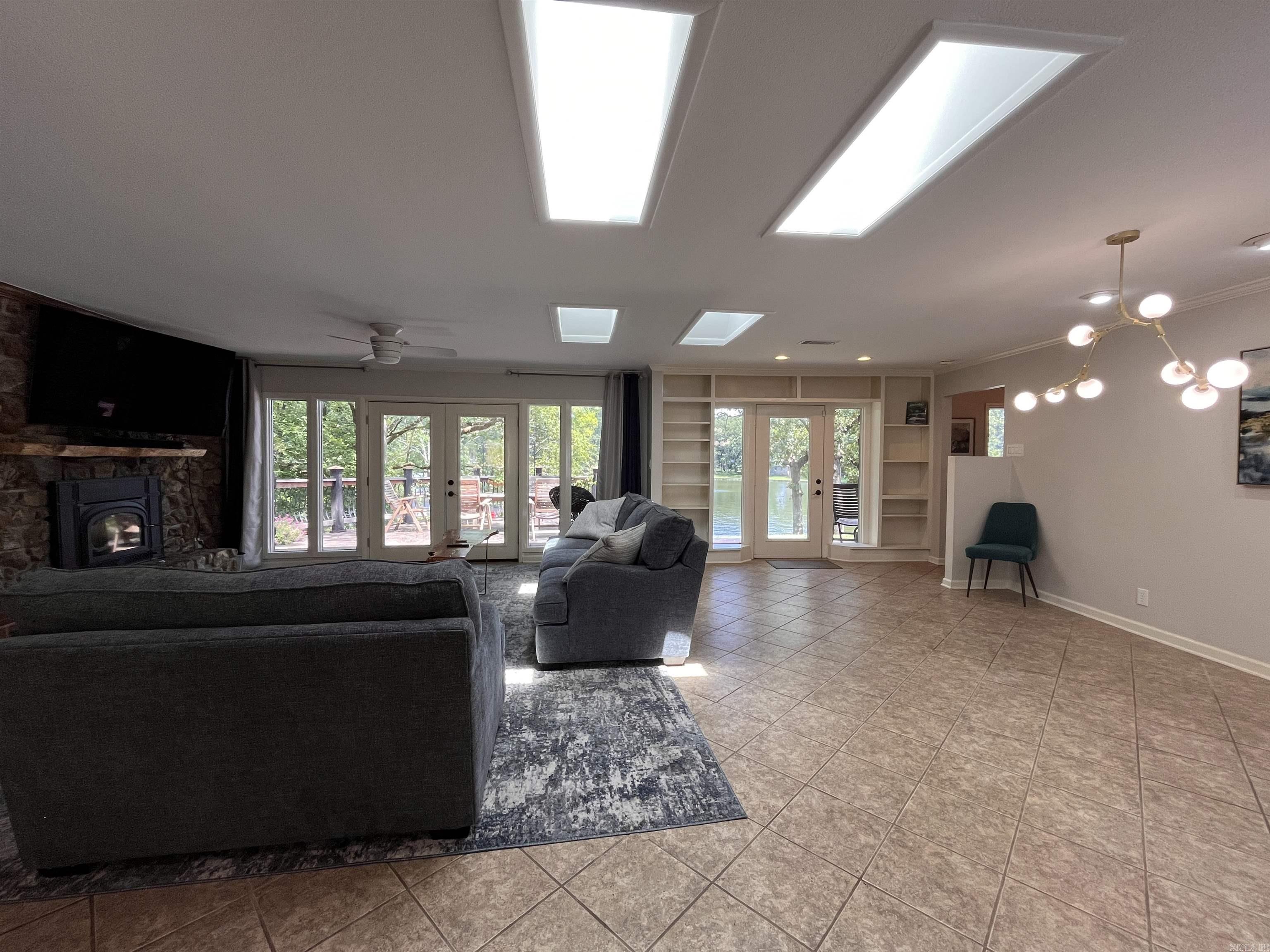 121 Kathy Lane Property Photo 6