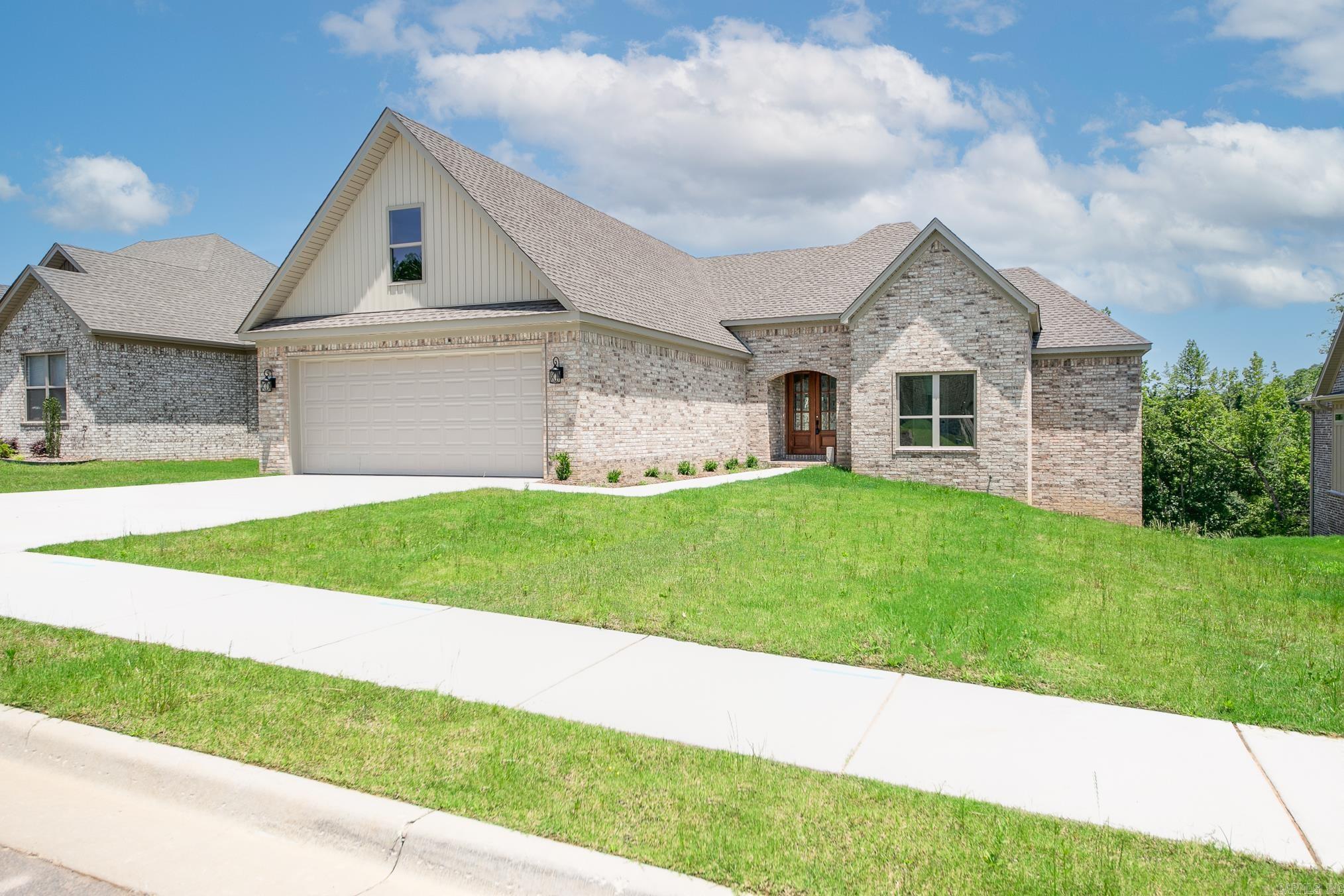 556 Valley Oak Drive Property Photo 2