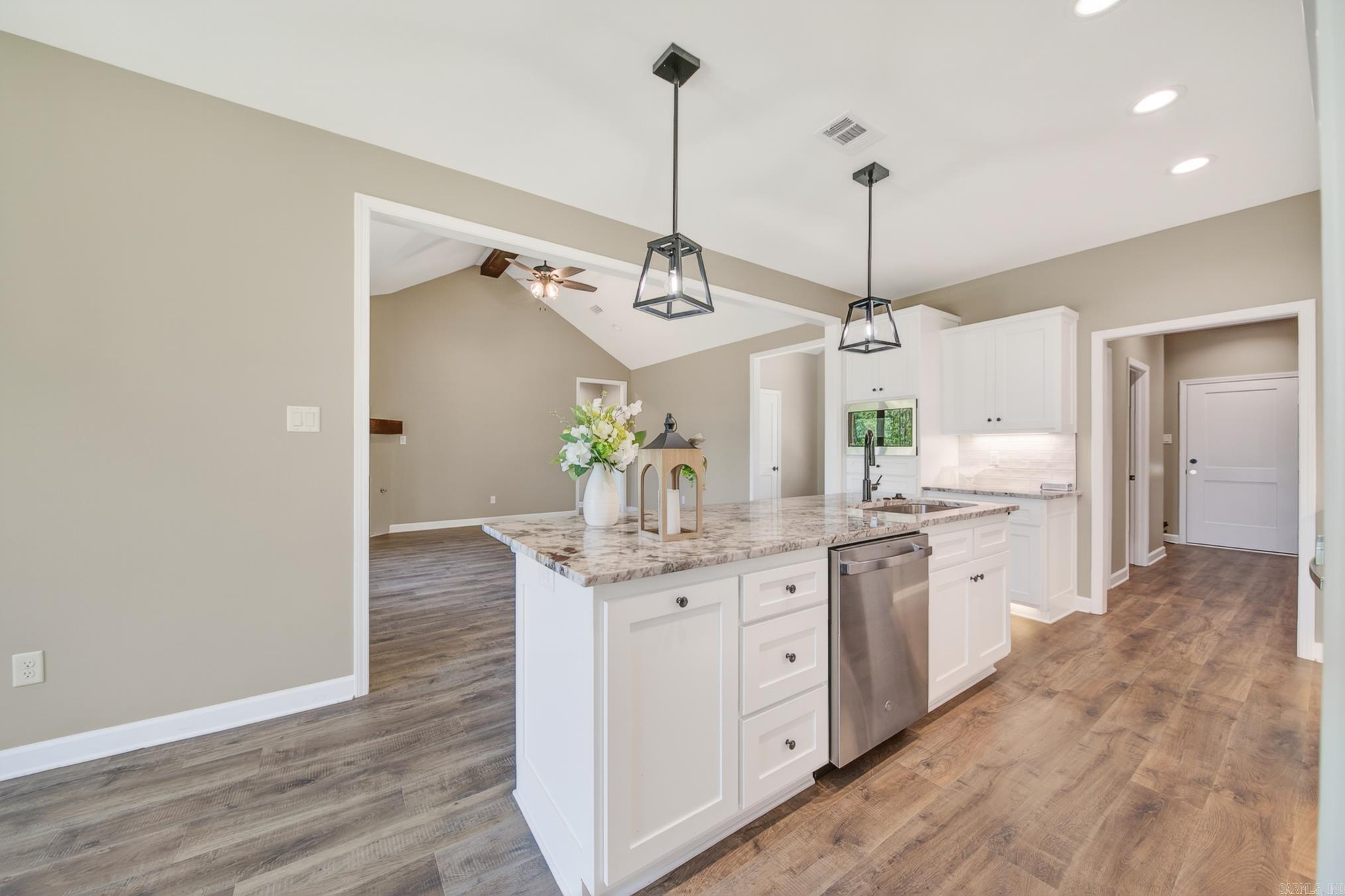 556 Valley Oak Drive Property Photo 11