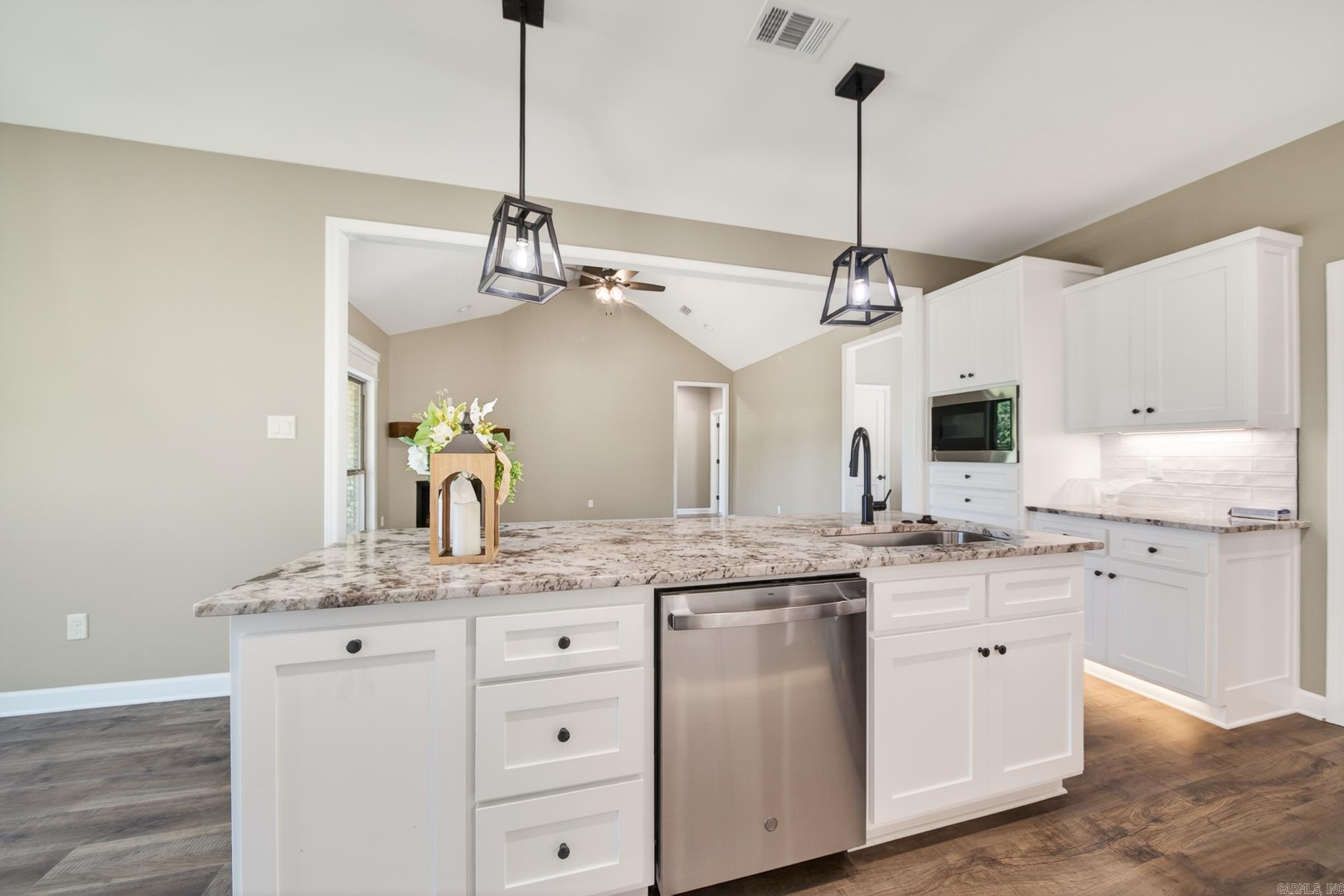 556 Valley Oak Drive Property Photo 14