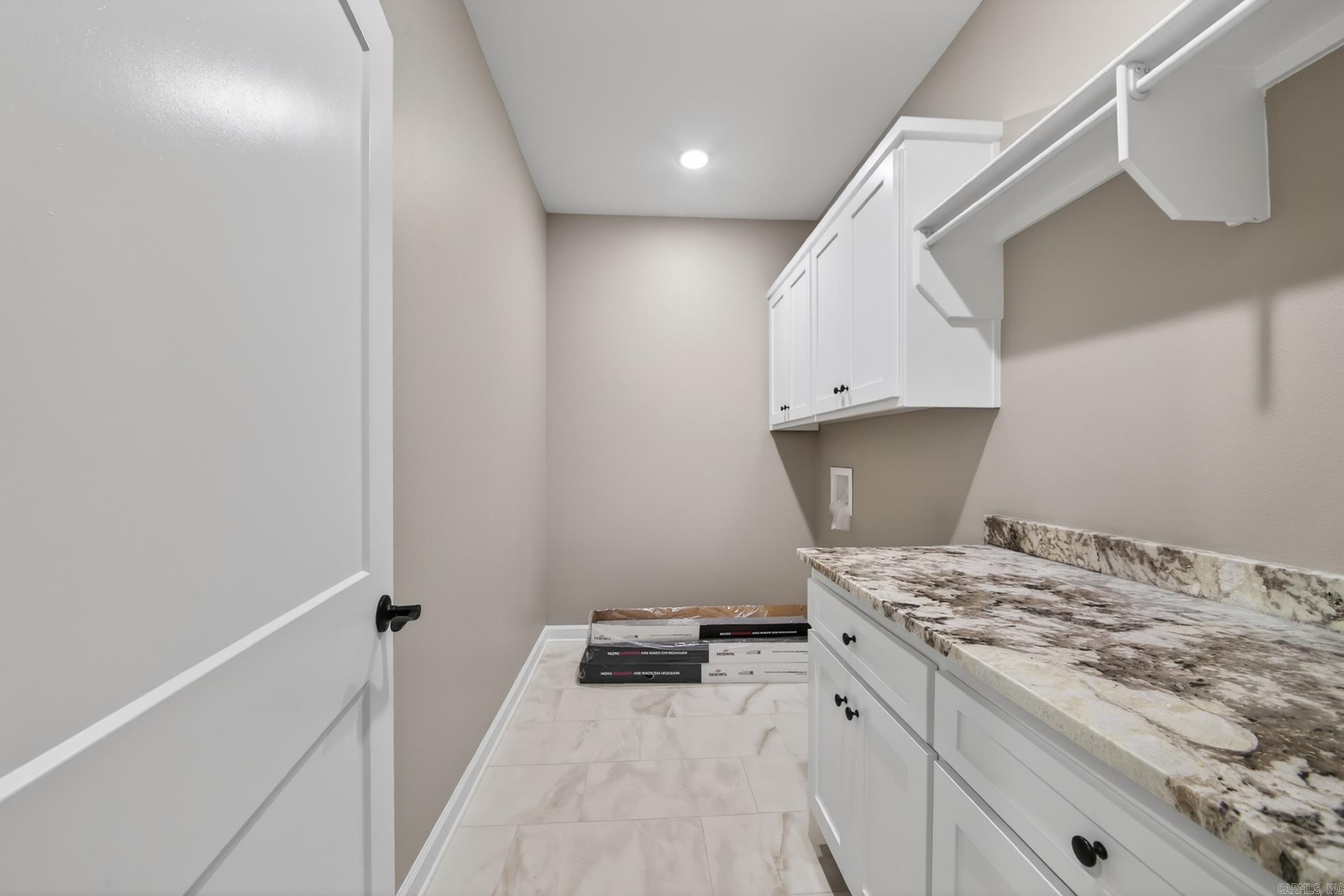 556 Valley Oak Drive Property Photo 18