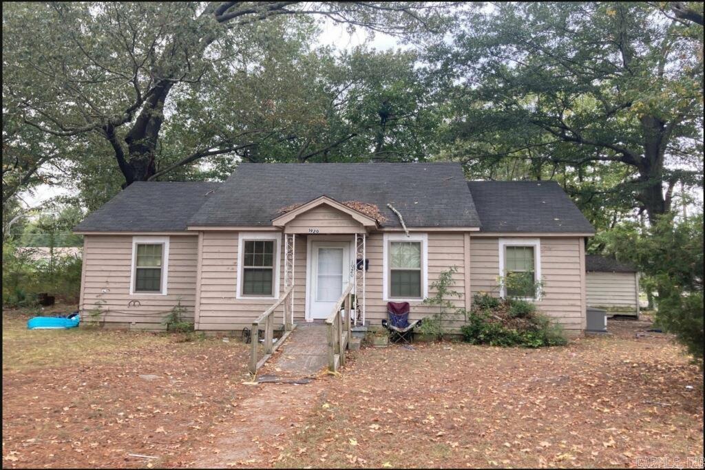 1920 W 25th Avenue Property Photo 1