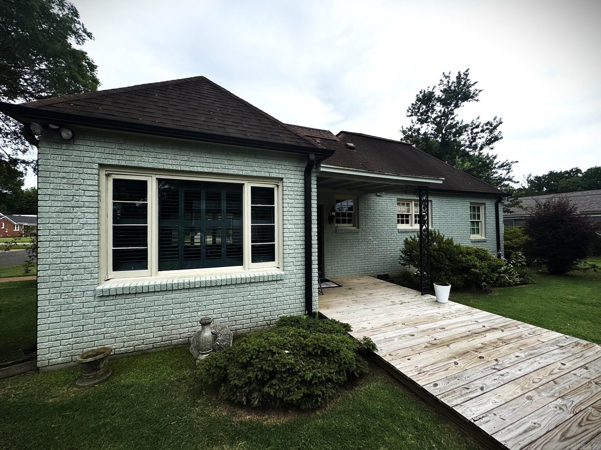 1112 Hamilton Ave E Property Photo 5