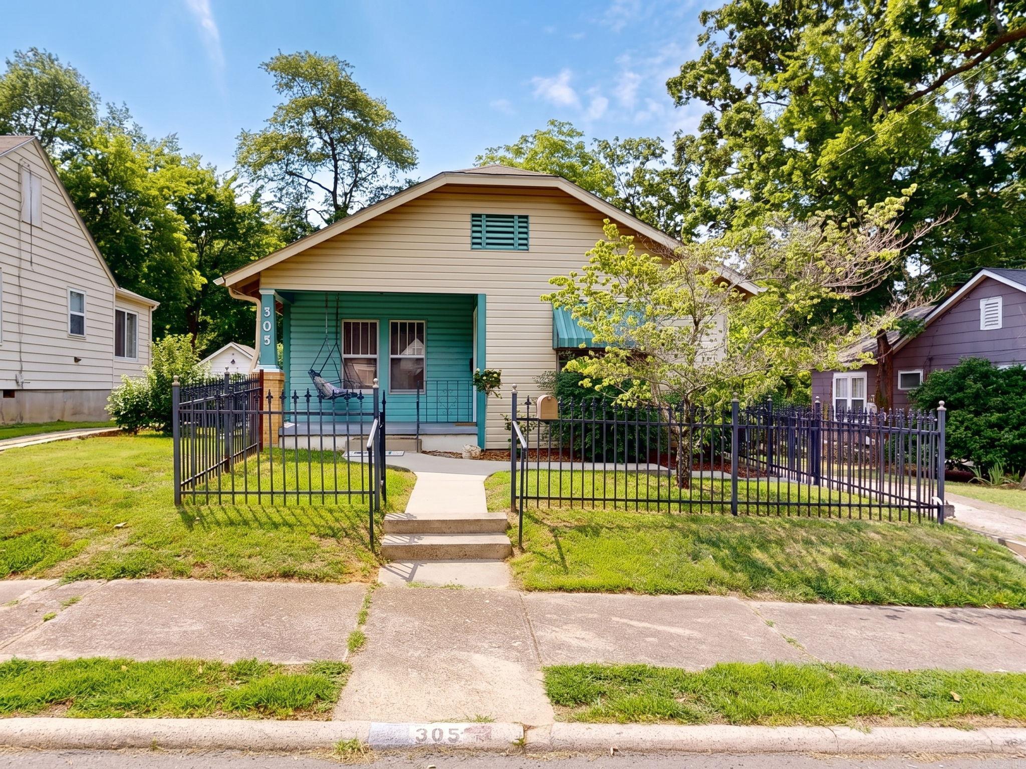 305 Richard Street Property Photo 1