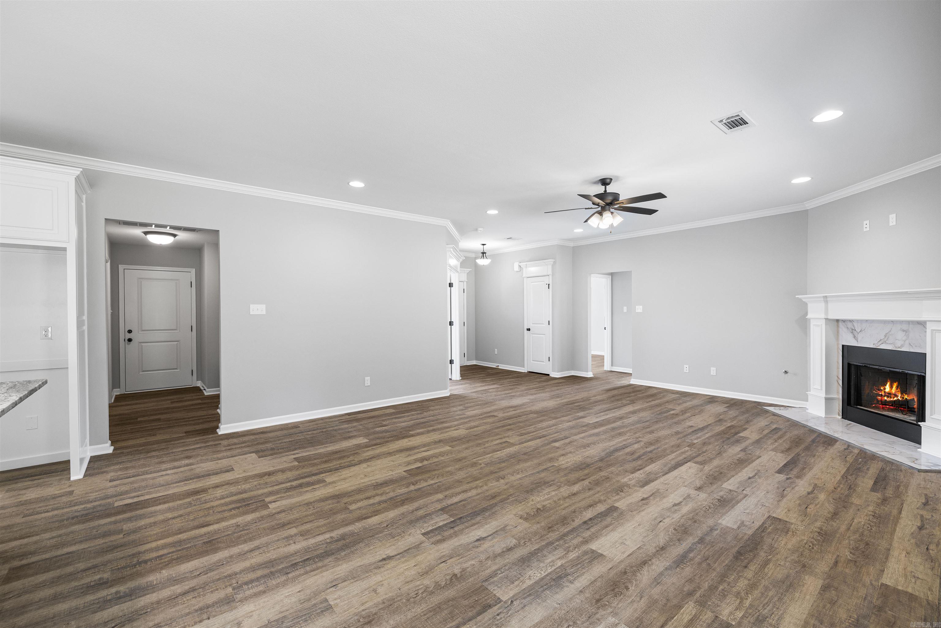 2262 E Maryland Avenue Property Photo 8