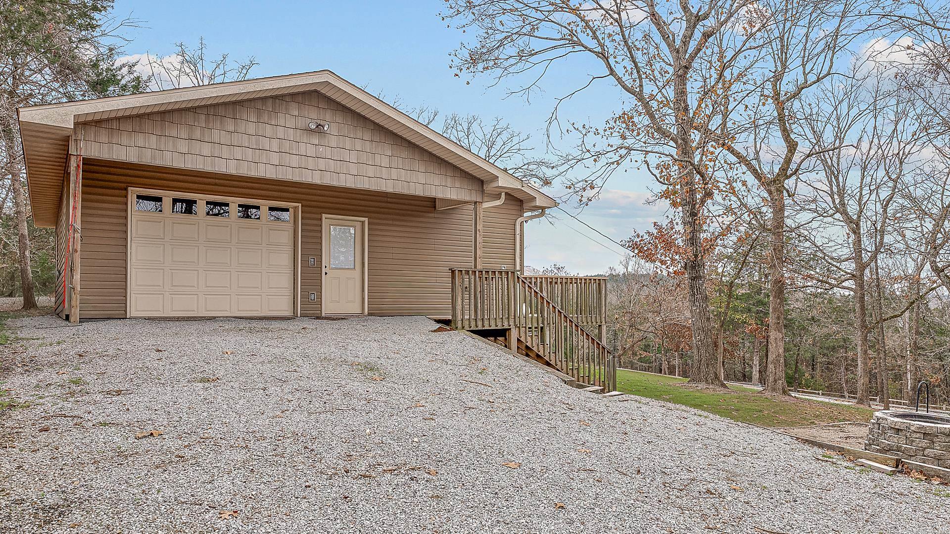 386 Cove Hollow Property Photo 5