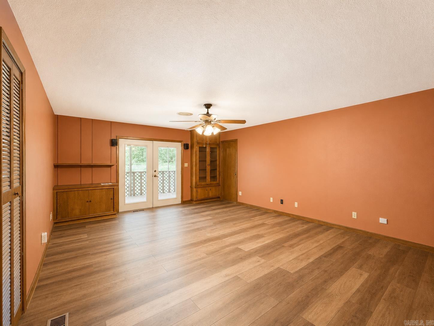 1505 Jennings Lane Property Photo 8